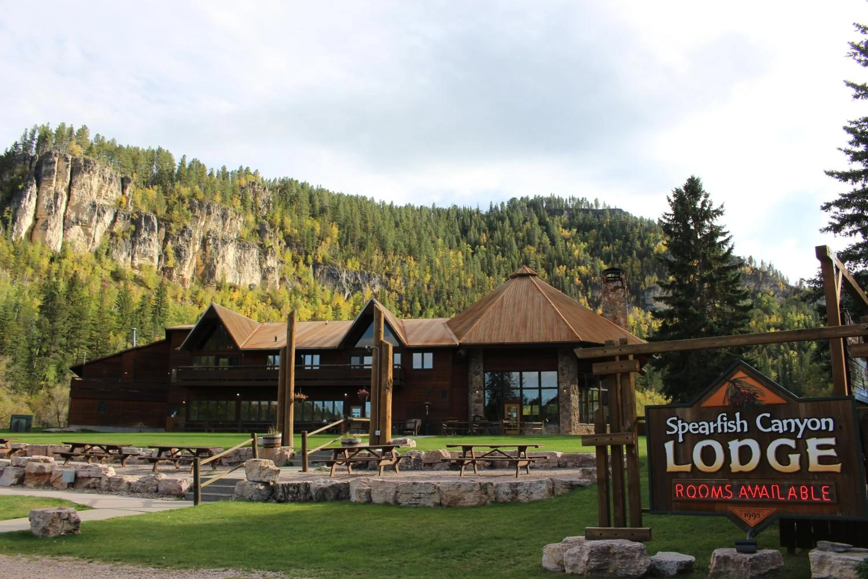 Facade/entrance in Spearfish Canyon Lodge