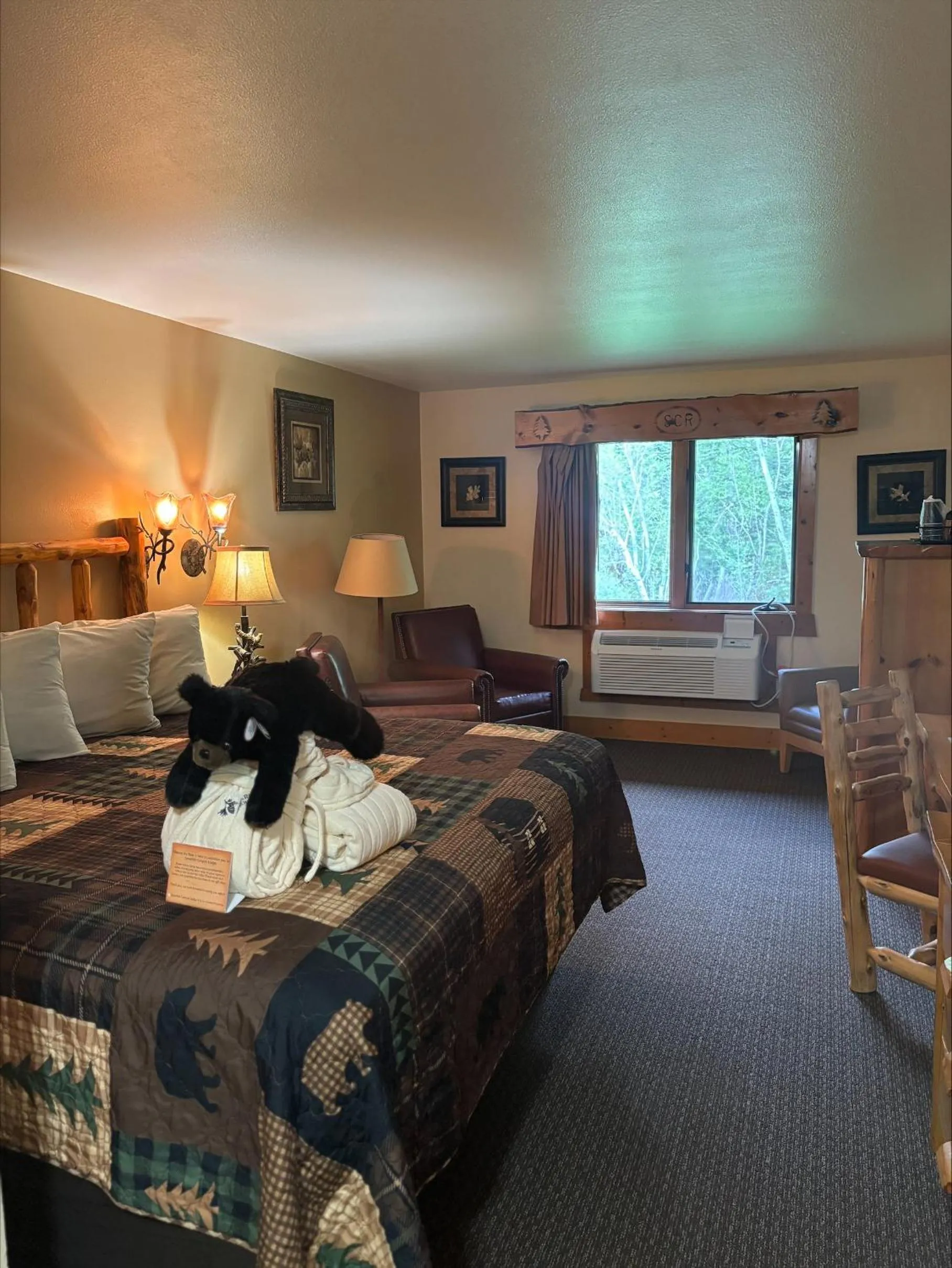 Bed in Spearfish Canyon Lodge