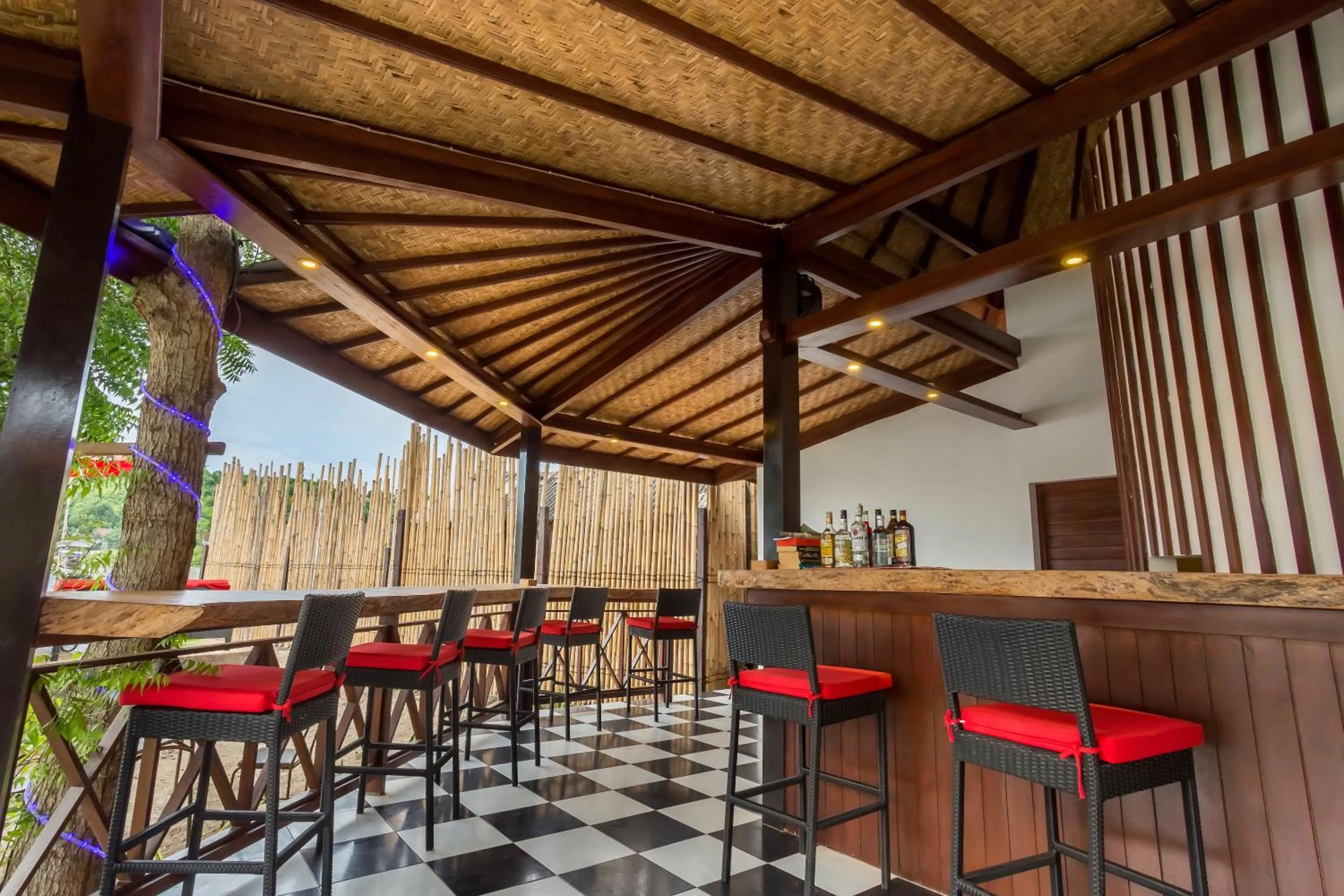 Restaurant/places to eat in The Bridge Huts