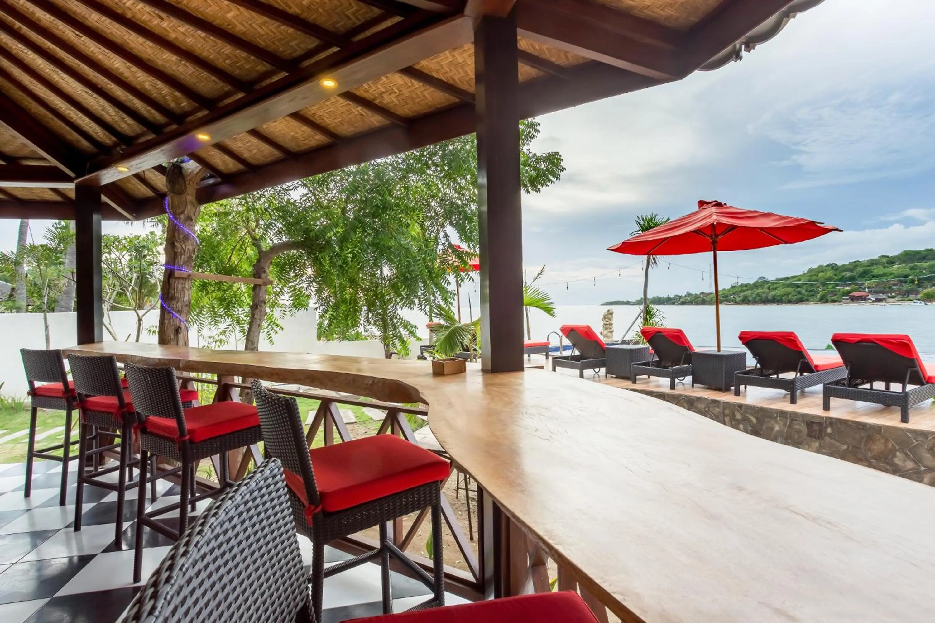 Restaurant/places to eat in The Bridge Huts