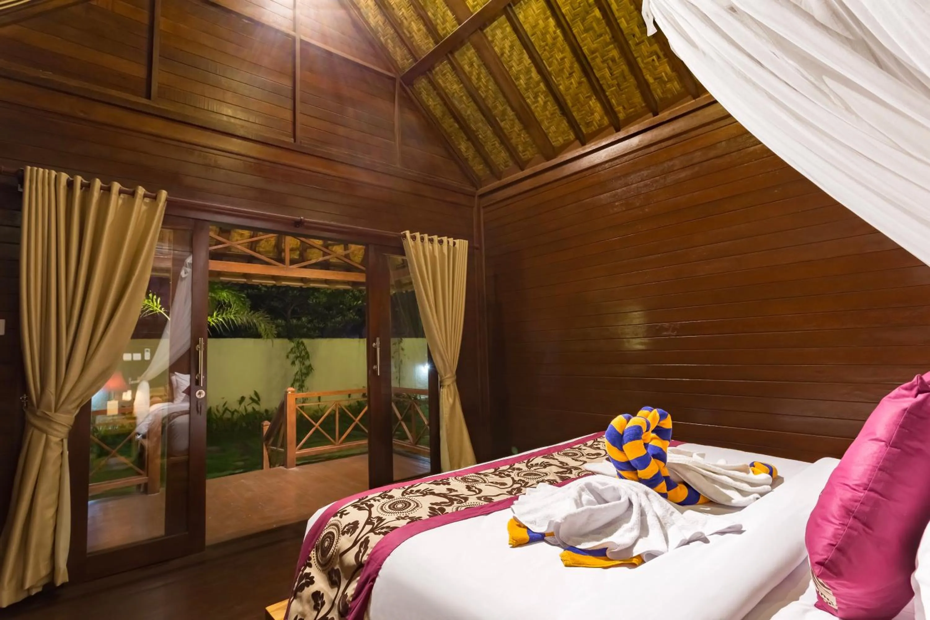 Bathroom, Bed in The Bridge Huts