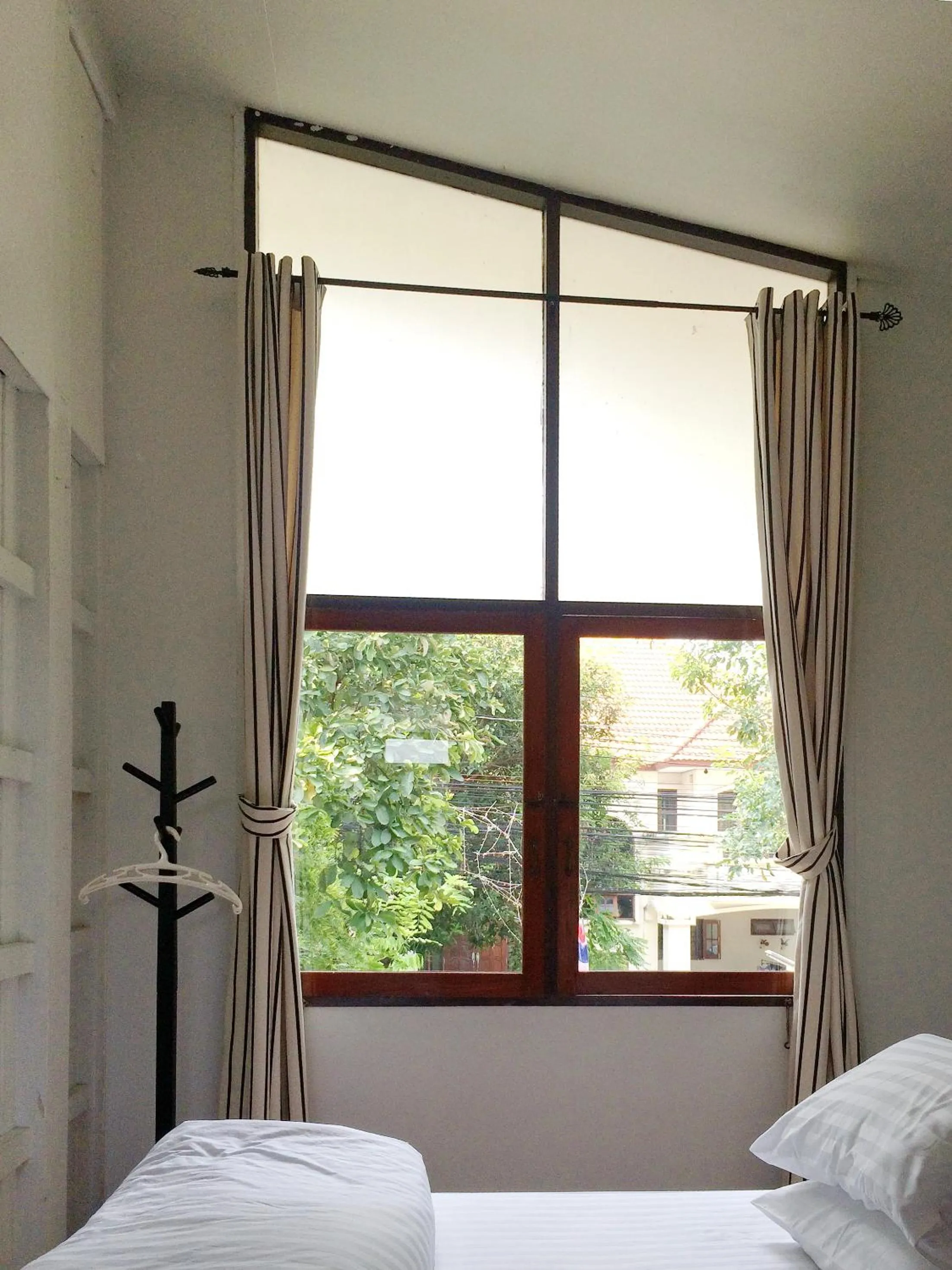 Garden view, Bed in Many Trees