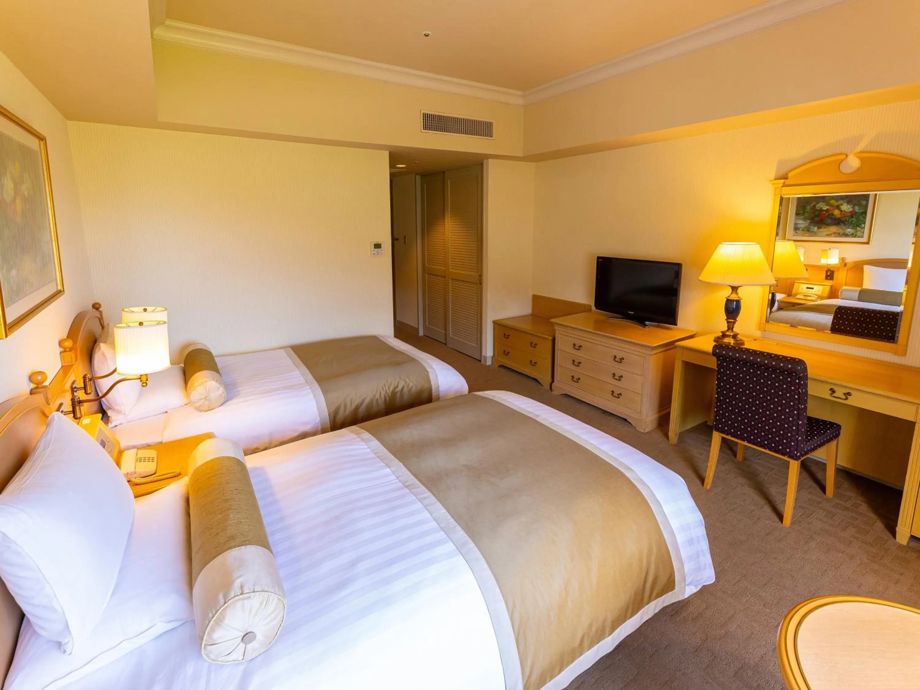 Photo of the whole room, Bed in Hotel Okura JR Huis Ten Bosch