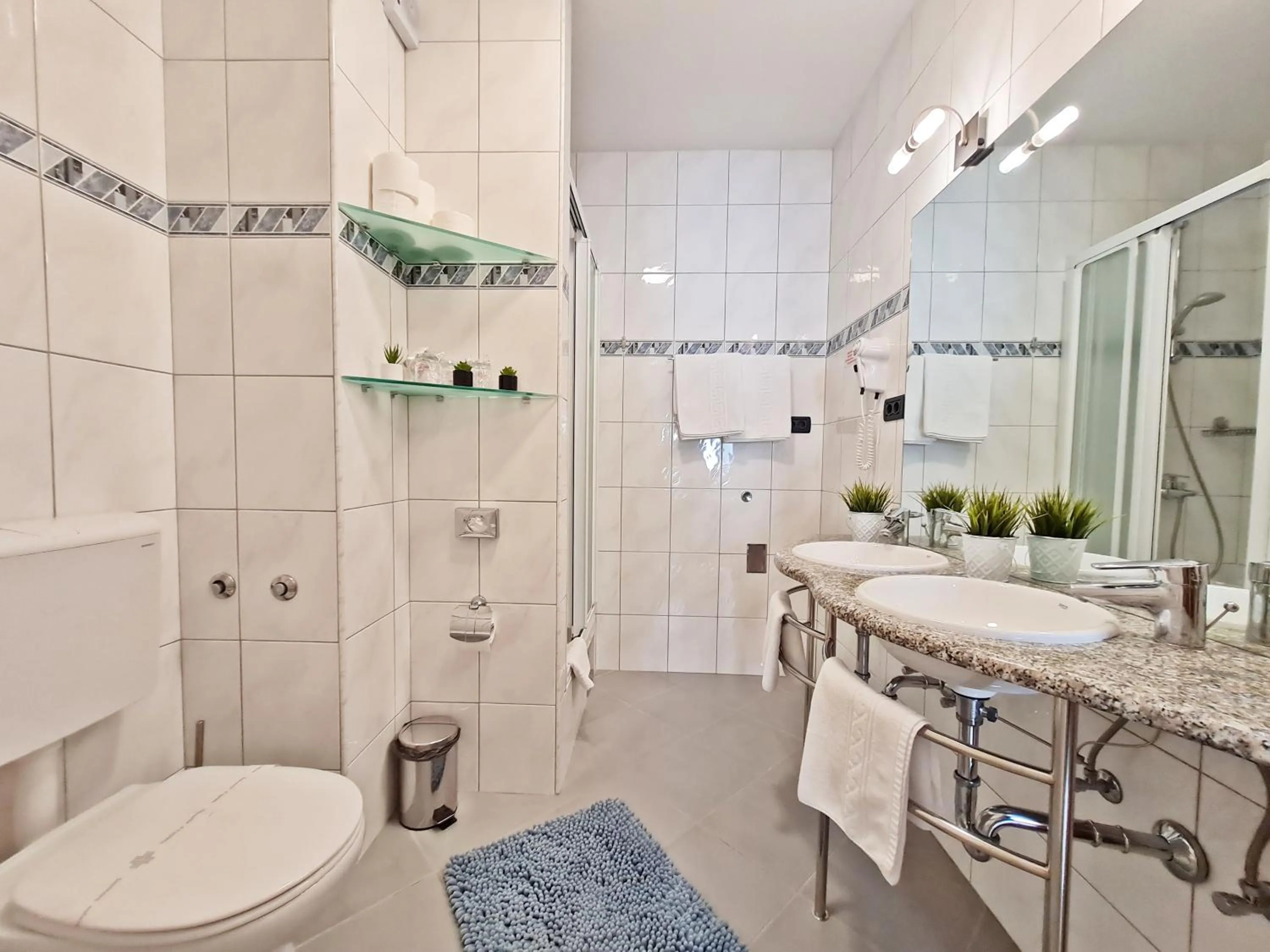 Toilet in Hotel Sunce