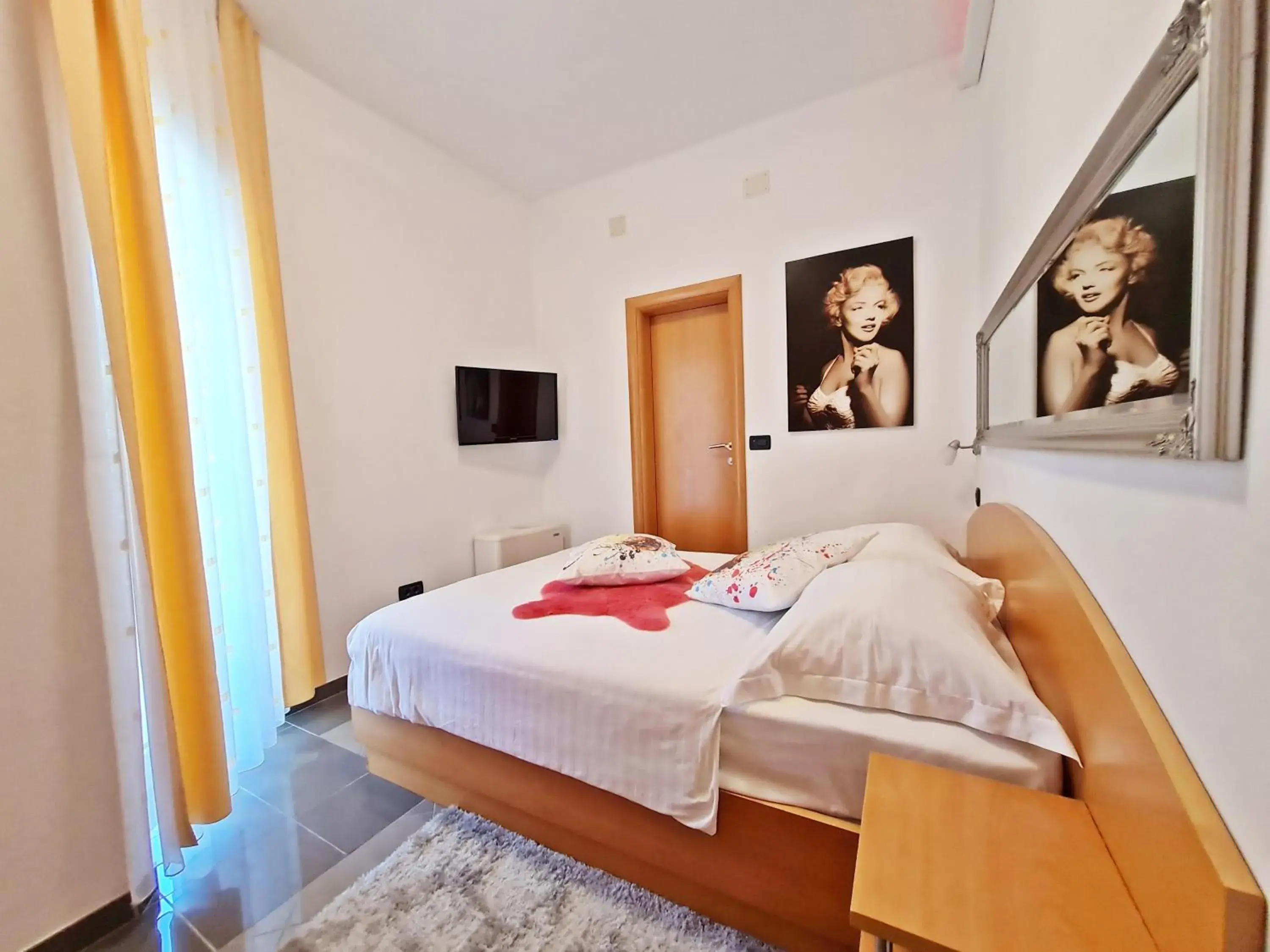 Economy Double Room with Balcony and Garden View in Hotel Sunce Economy Double Room with Balcony and Garden View in Hotel Sunce
