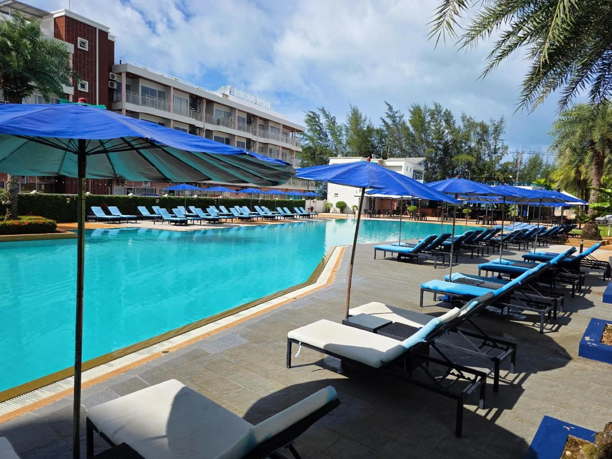 Swimming pool in GrandBlue Resort & Beachclub