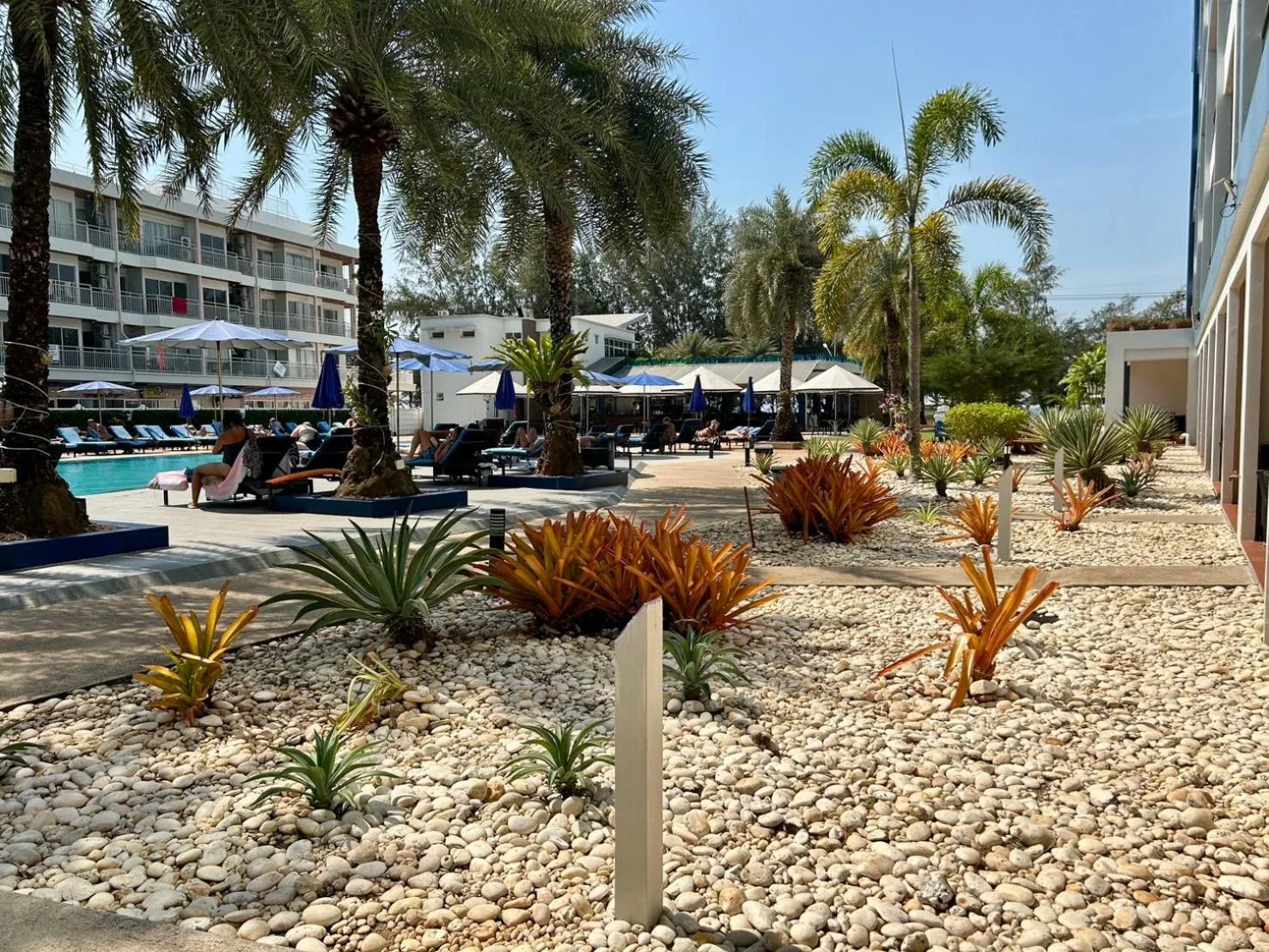 GrandBlue Resort & Beachclub