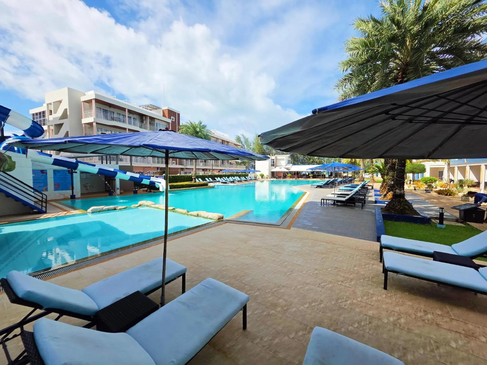 Swimming pool in GrandBlue Resort & Beachclub