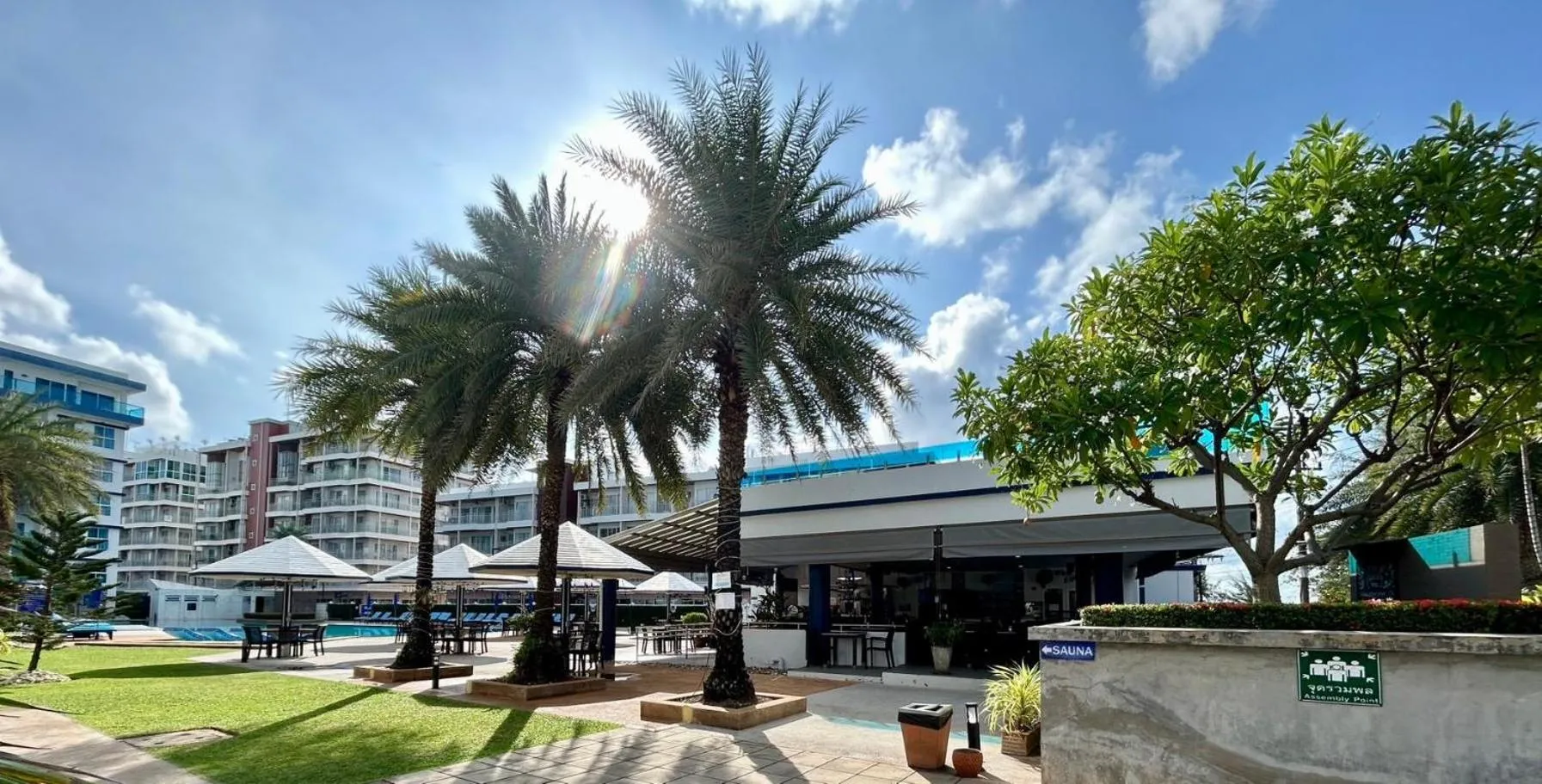 Restaurant/places to eat in GrandBlue Resort & Beachclub