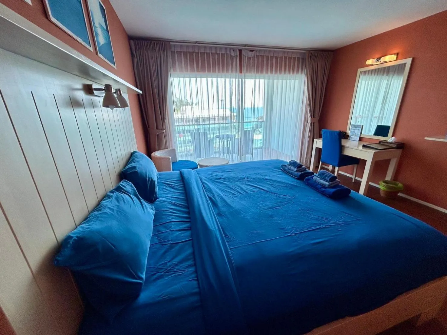 Bed in GrandBlue Resort & Beachclub