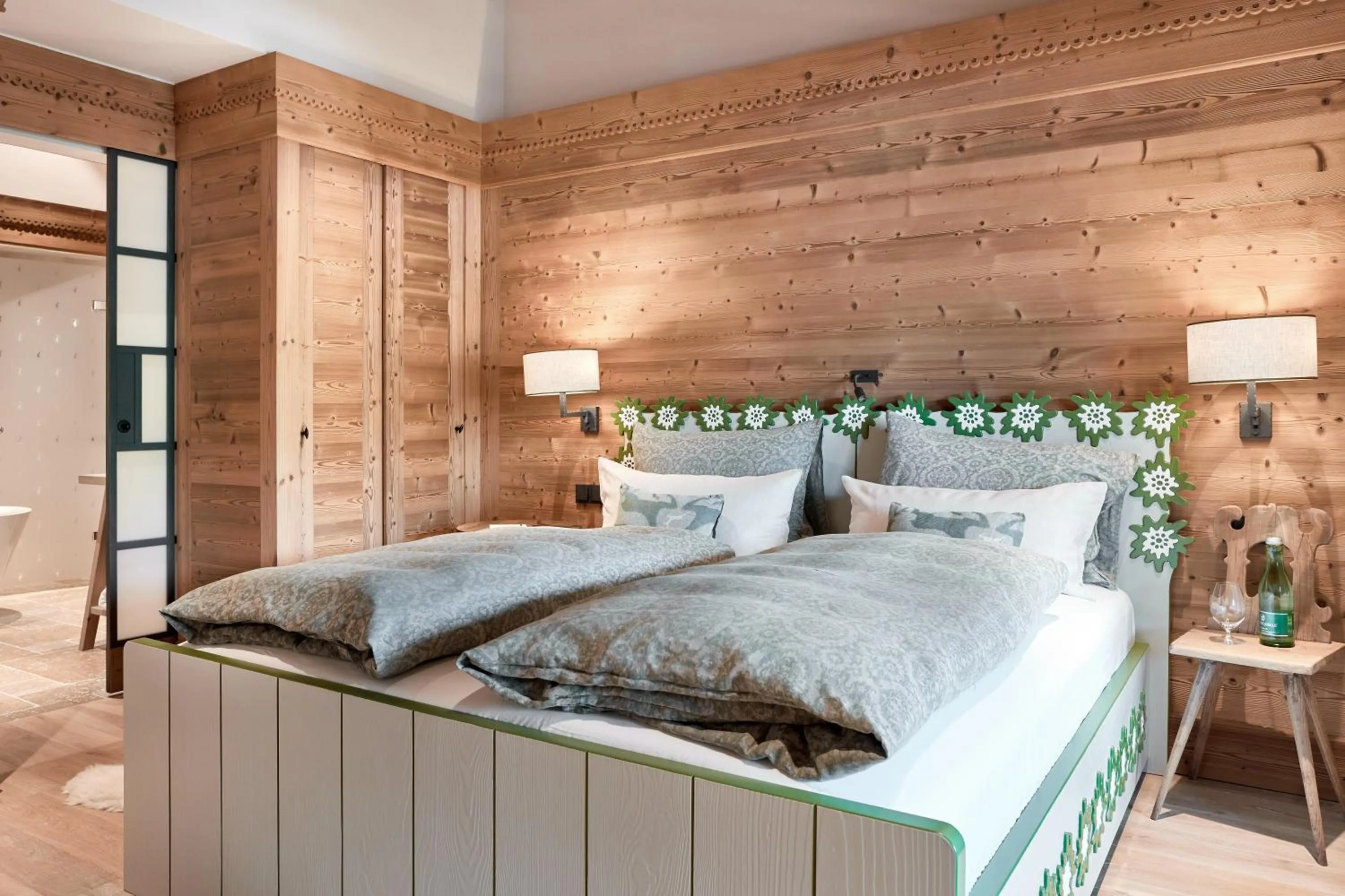 Bathroom, Bed in Kitzbühel Lodge