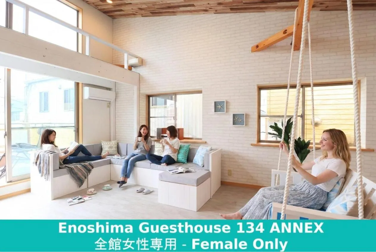 Communal lounge/ TV room in Enoshima Guest House 134