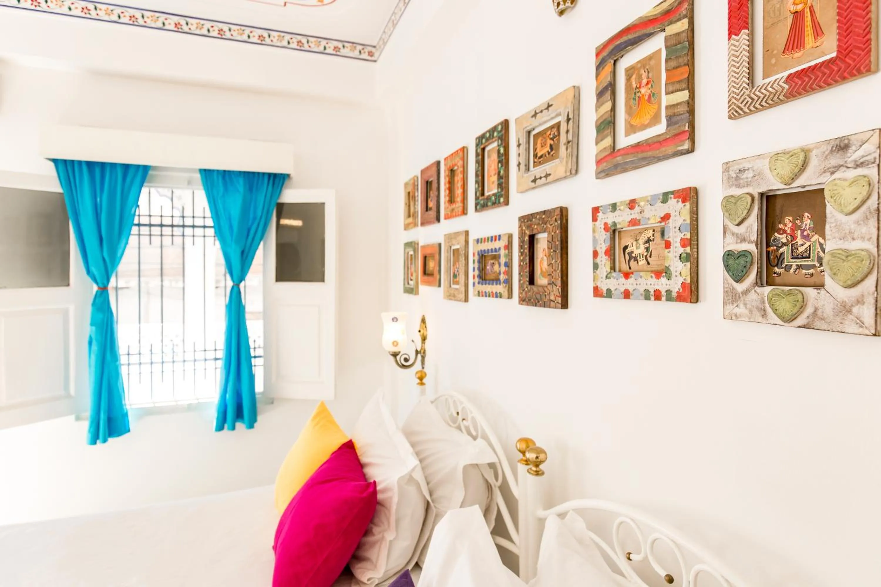 Bedroom in goSTOPS Udaipur