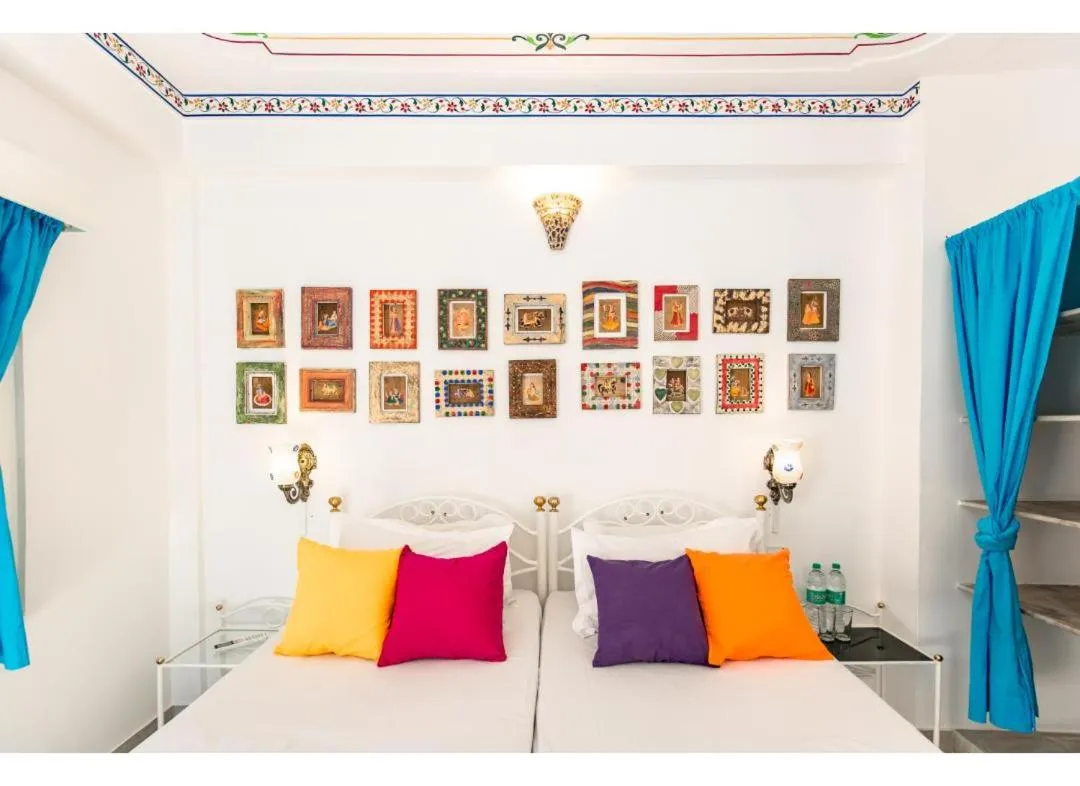 Bed in goSTOPS Udaipur