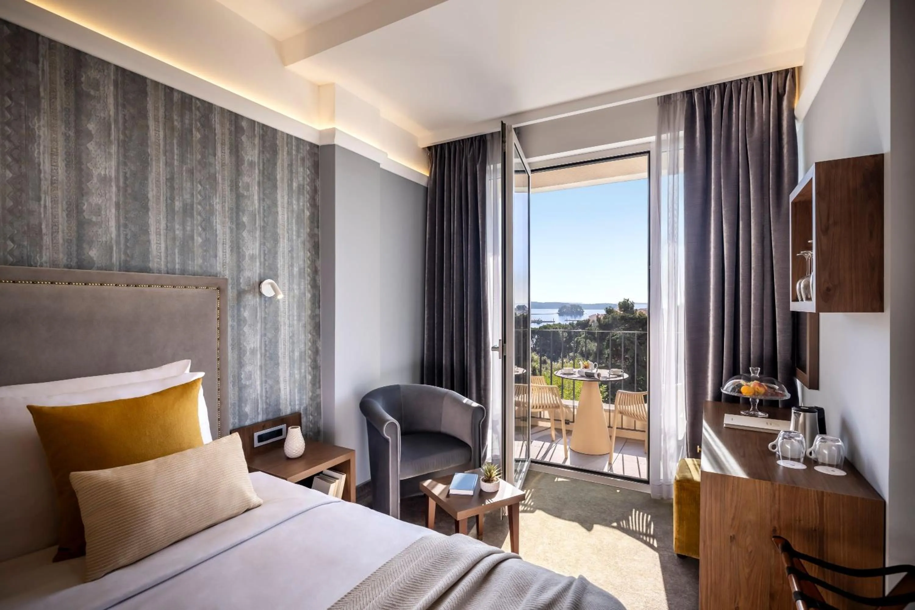 Balcony/Terrace, Bed in Imperial Heritage Hotel, Valamar Collection