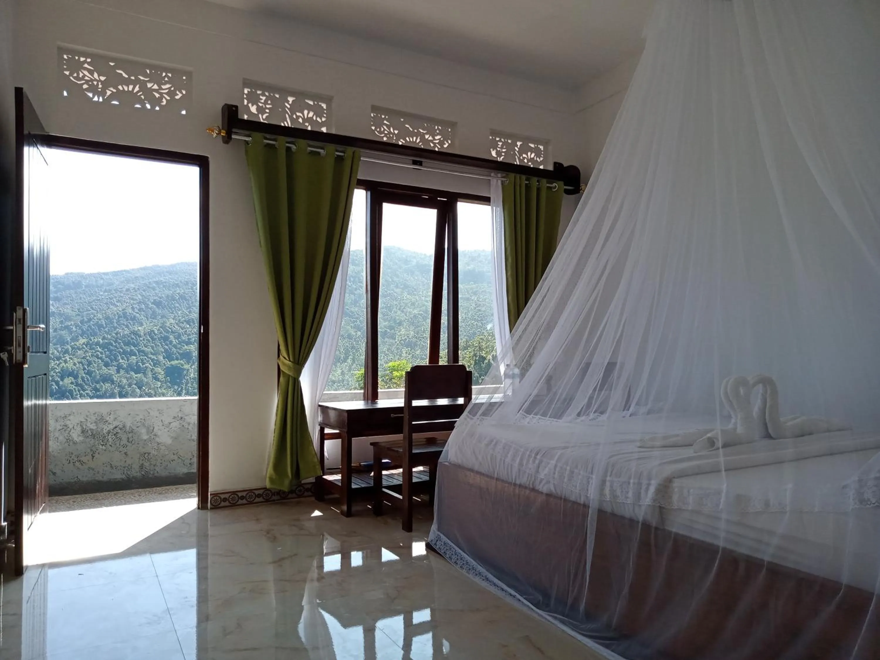 Bed in Aris Homestay and Warung Made