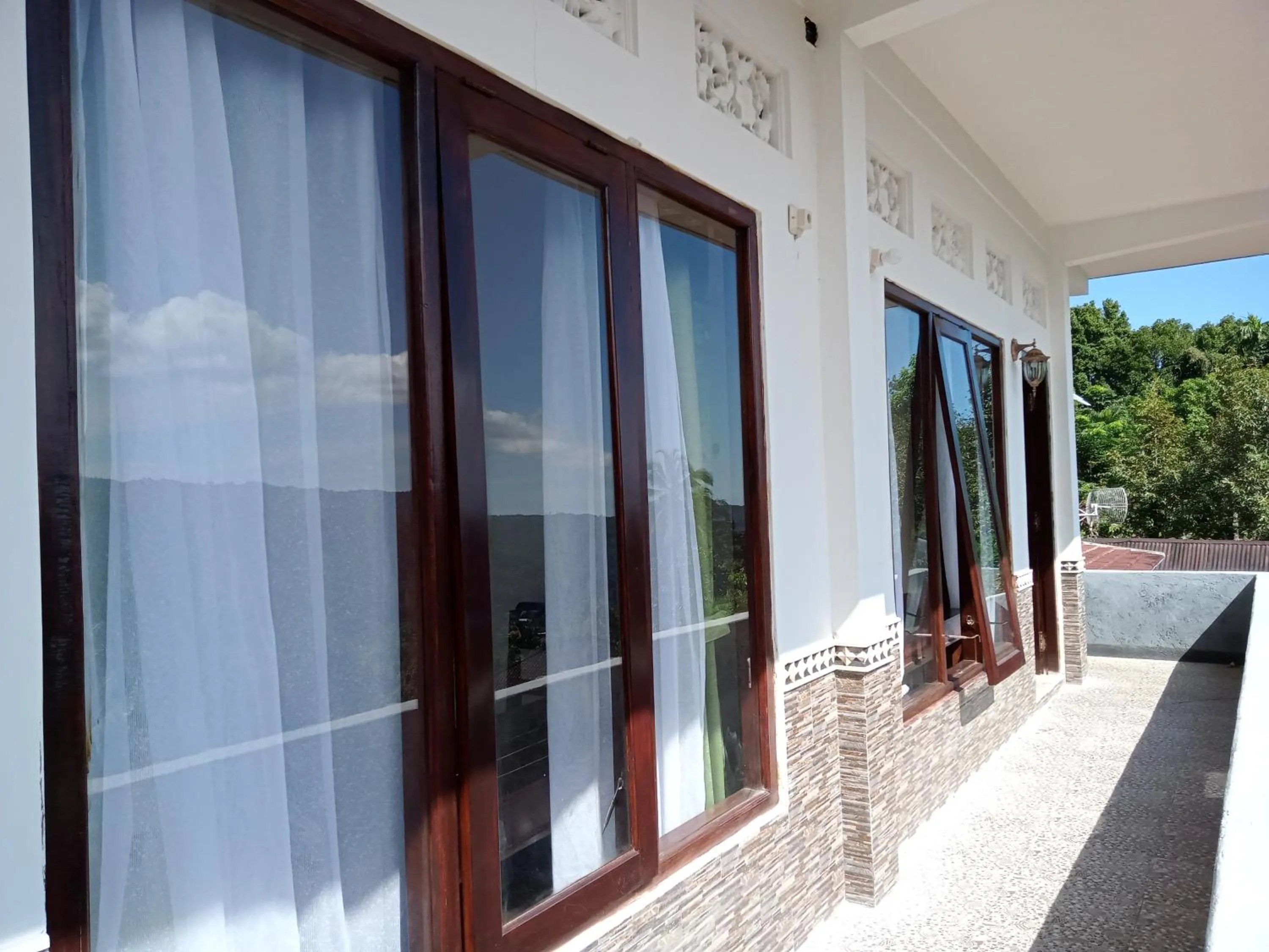 Property building in Aris Homestay and Warung Made