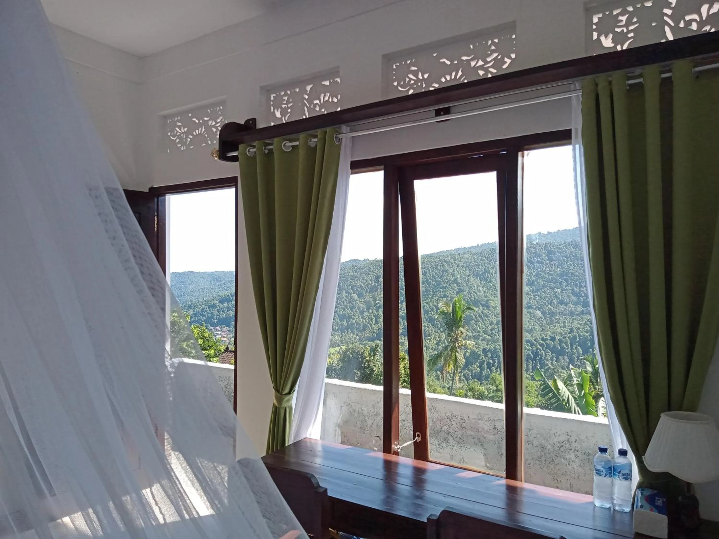 Bed in Aris Homestay and Warung Made