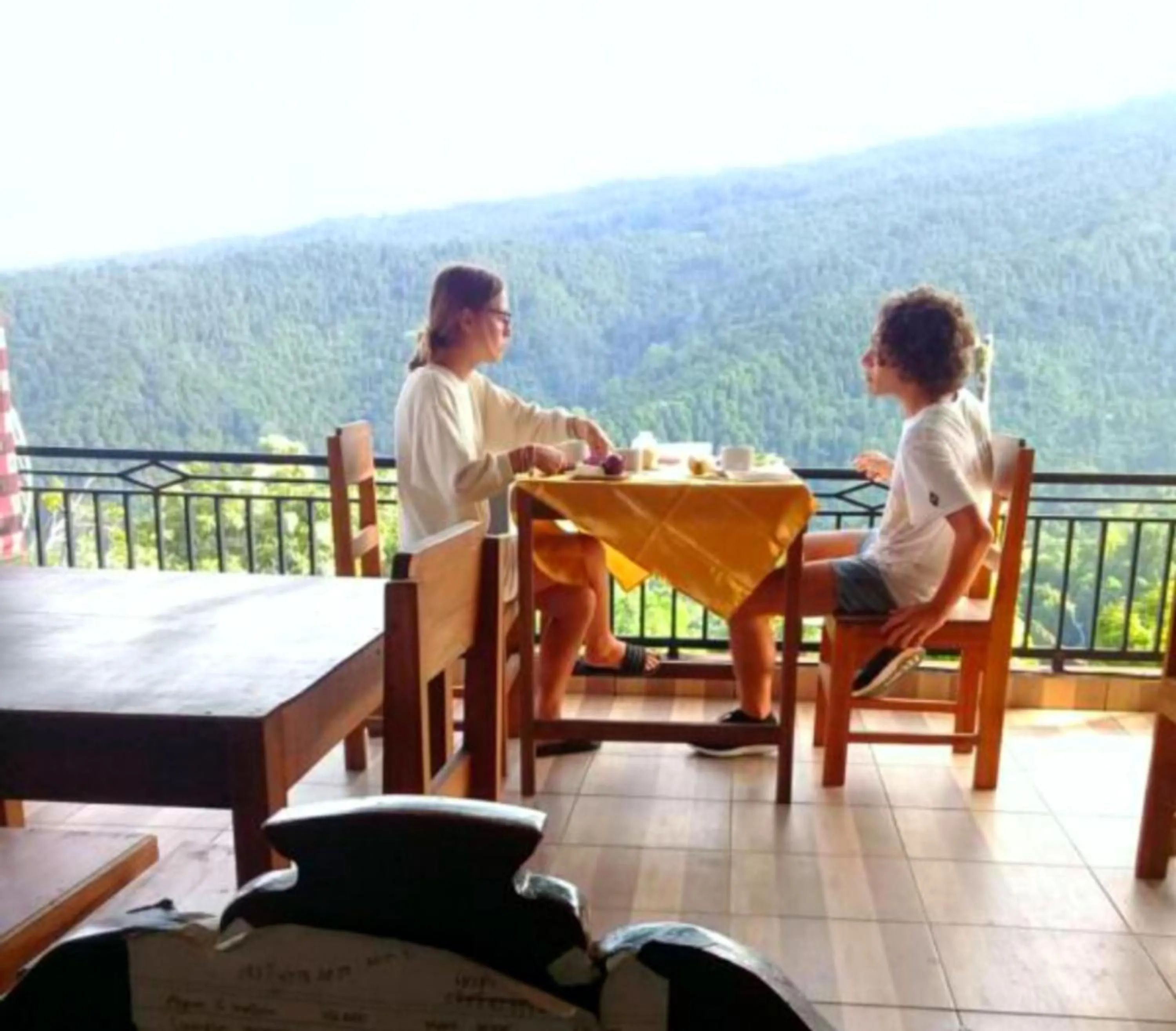 Restaurant/places to eat in Aris Homestay and Warung Made