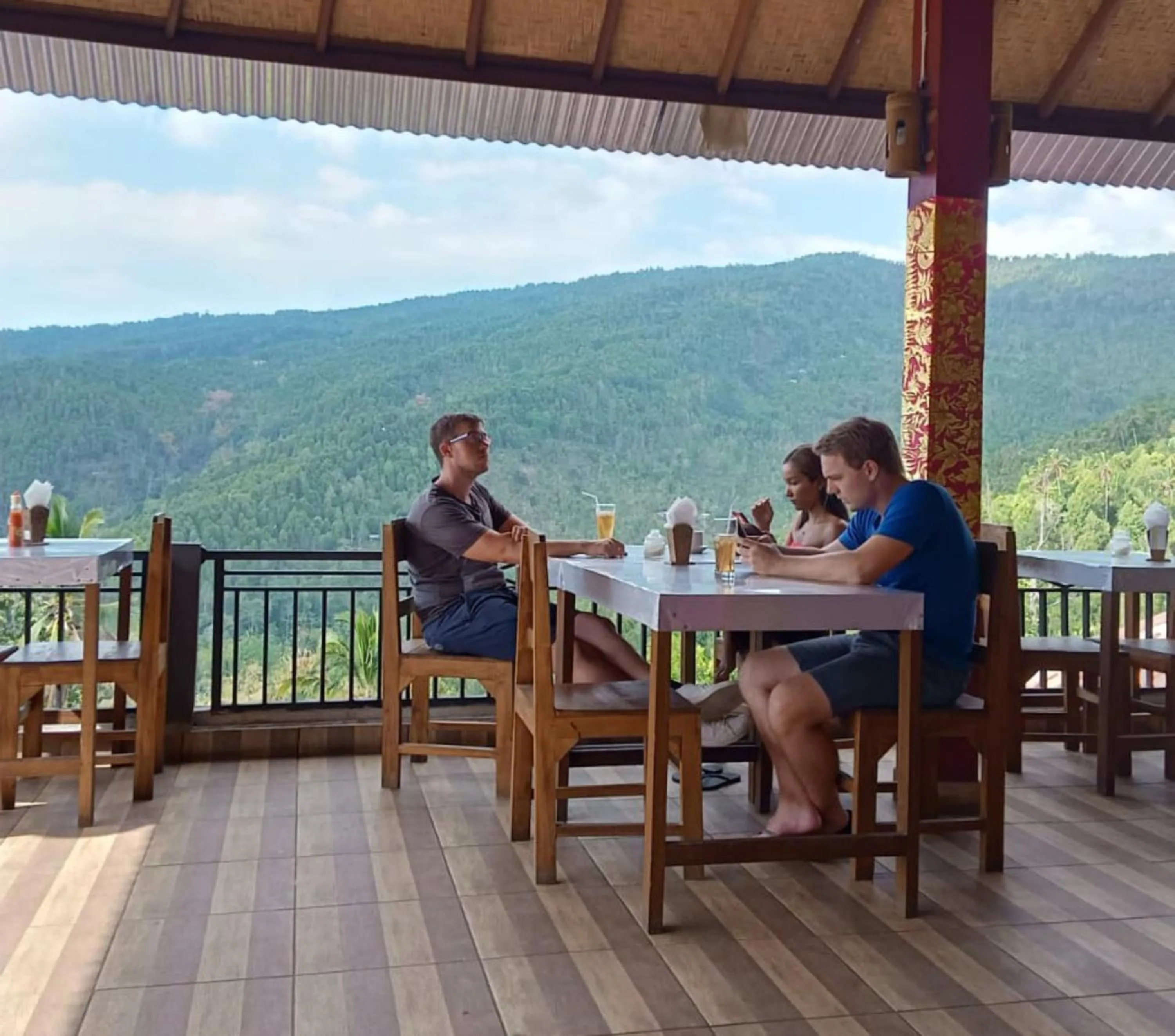 Restaurant/places to eat in Aris Homestay and Warung Made