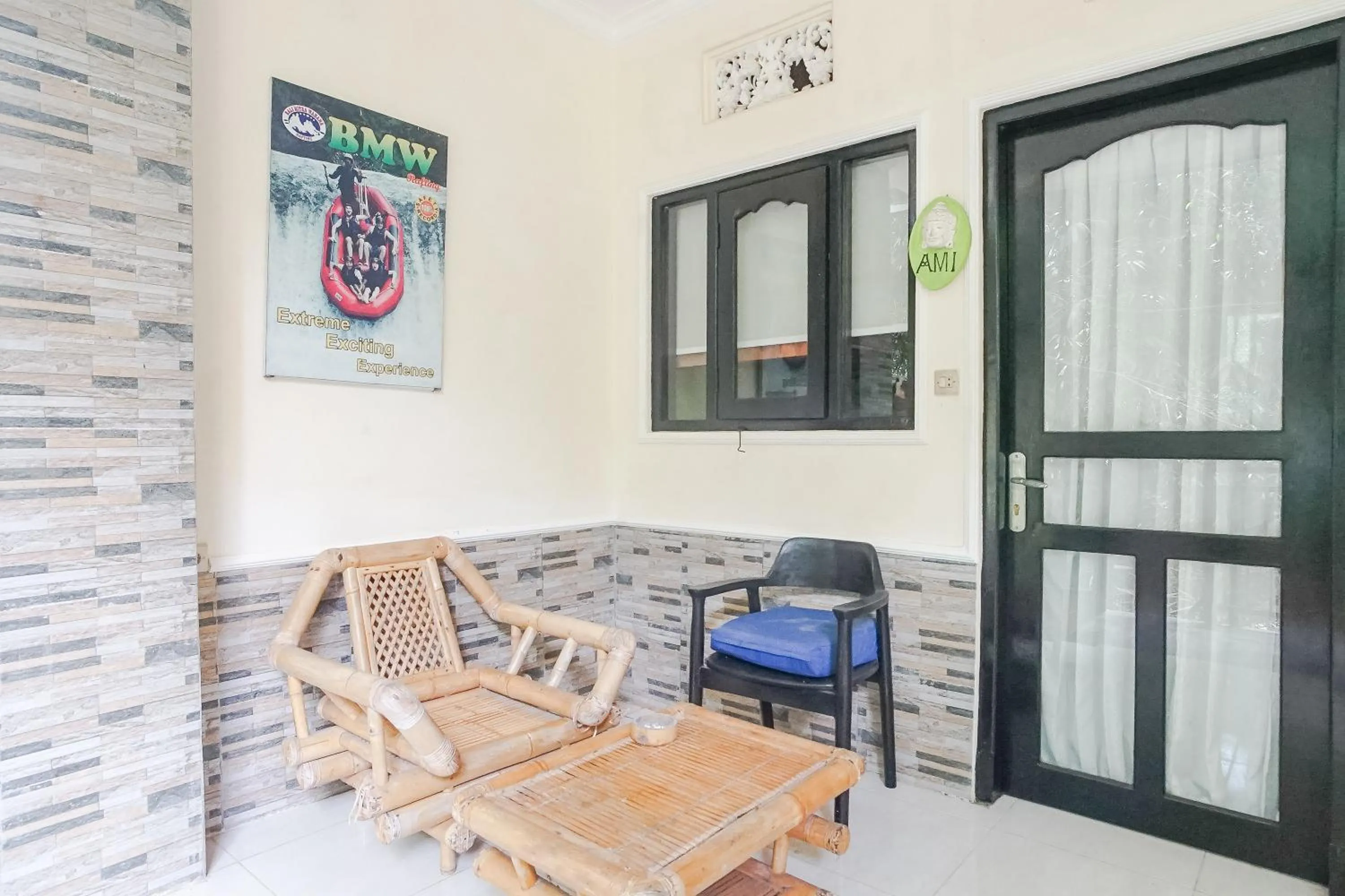 Living room in Green View Ubud Hostel Bali