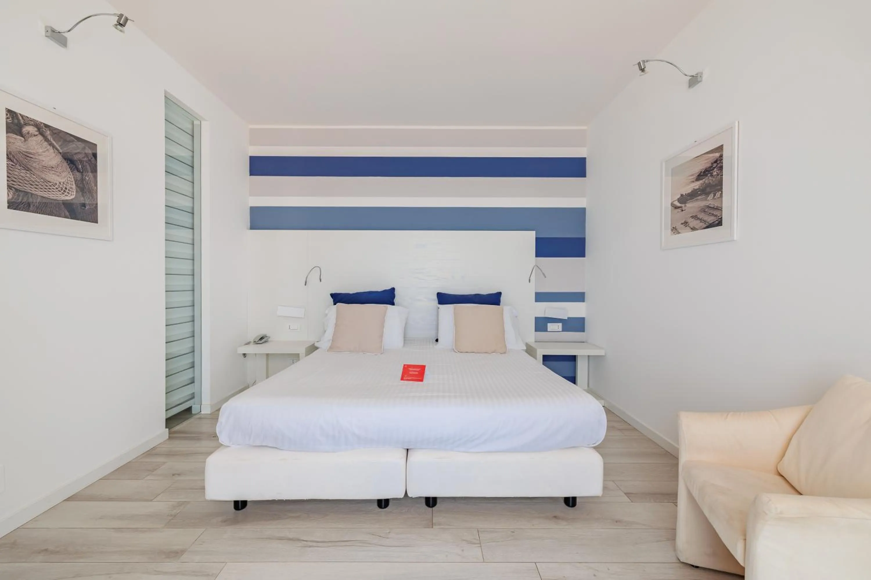 Photo of the whole room, Bed in Marina di Petrolo Hotel & SPA