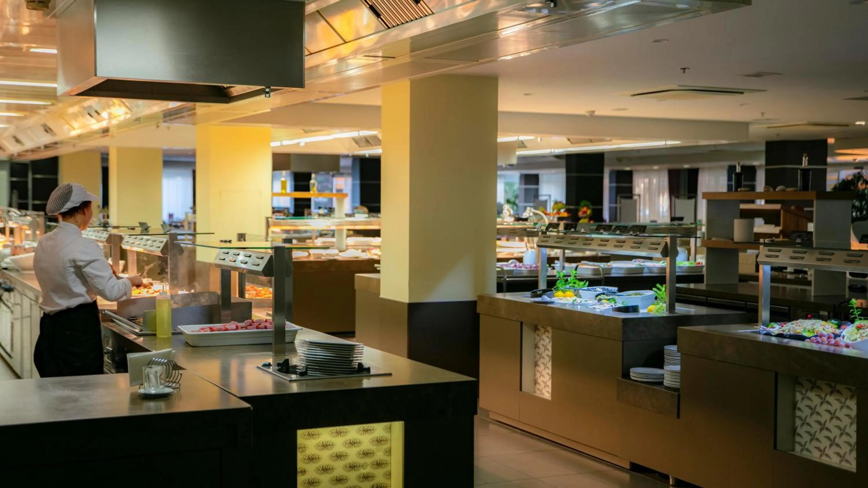 Restaurant/places to eat in Hotel Aurora