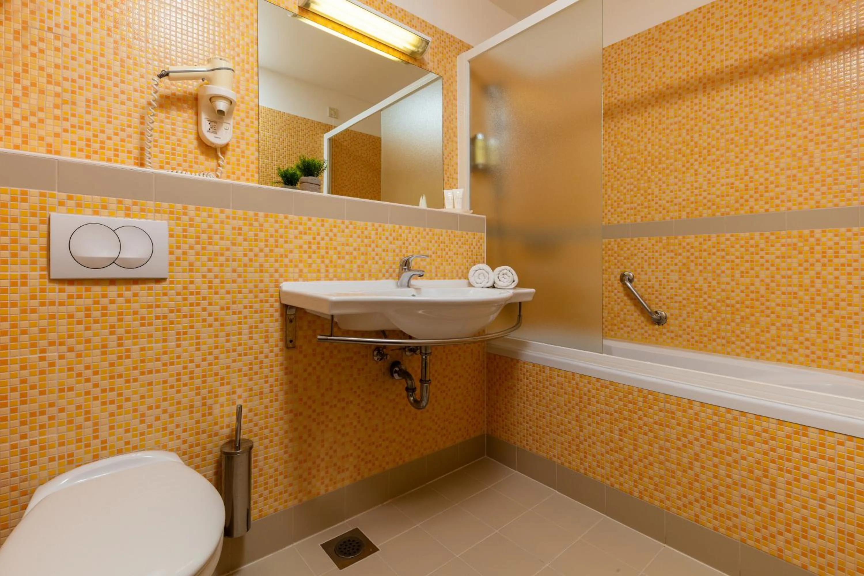 Shower in Hotel Aurora