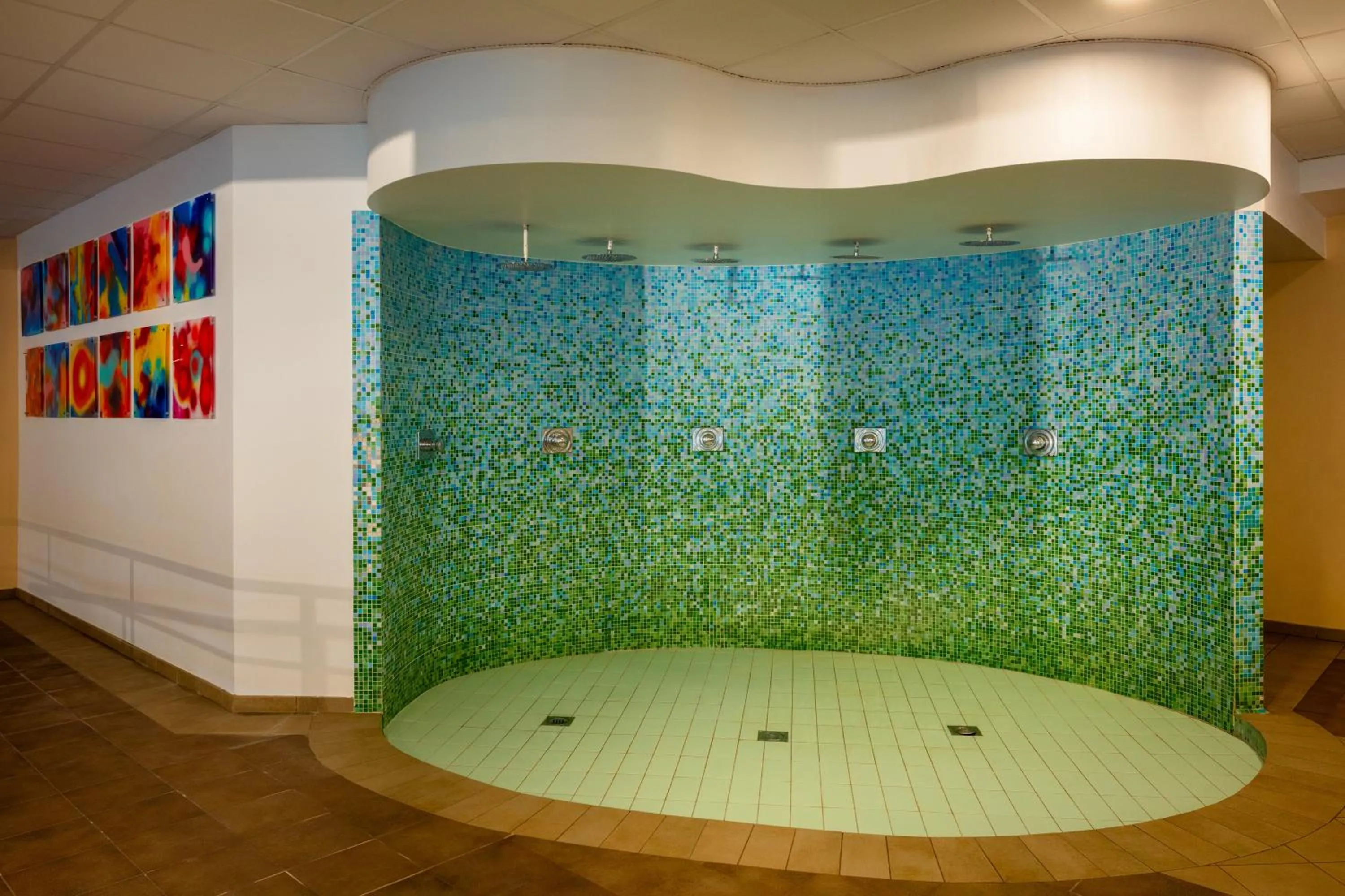 Shower in Hotel Aurora