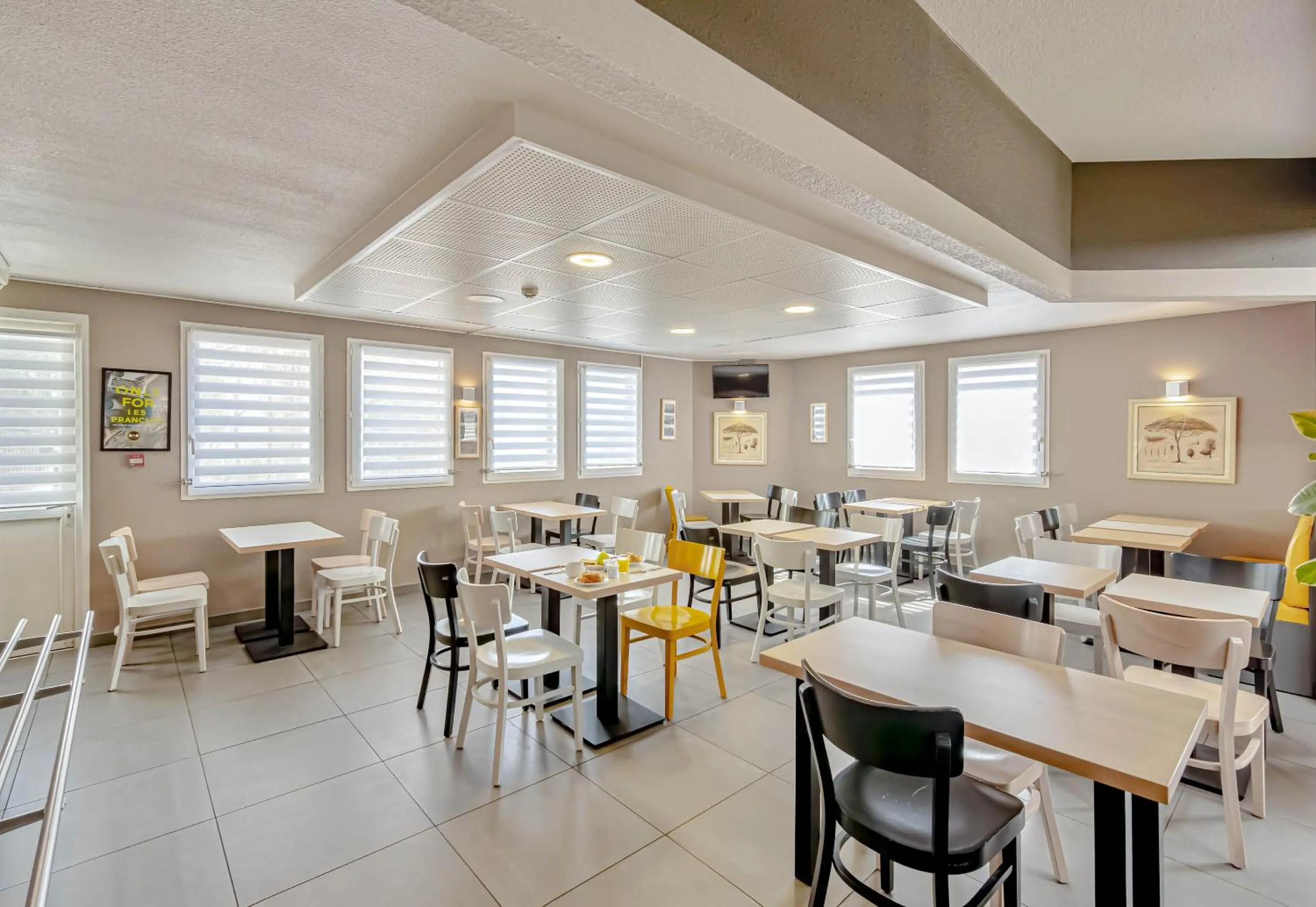 Restaurant/places to eat in B&B HOTEL Brignoles