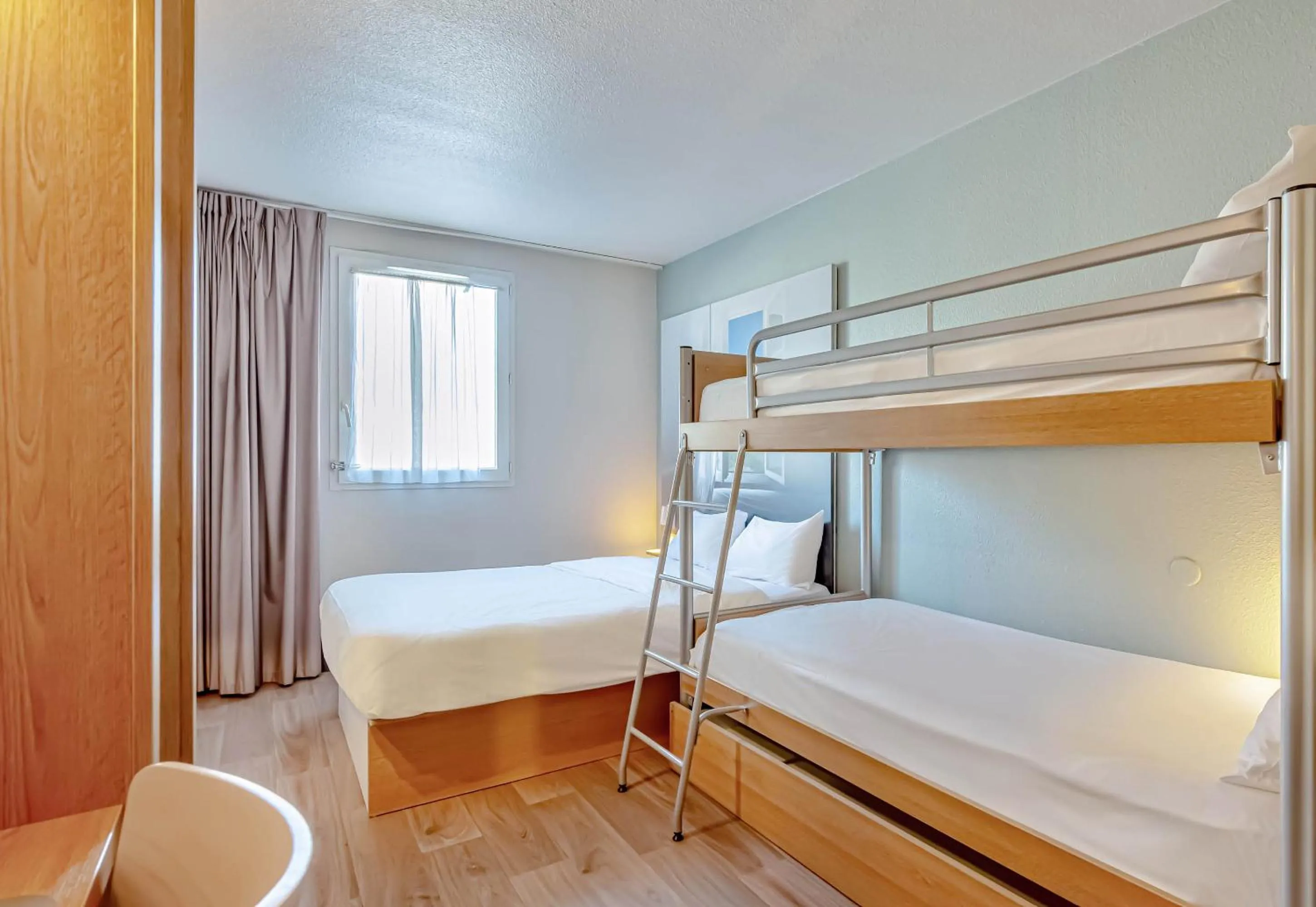 Bedroom, Bed in B&B HOTEL Brignoles