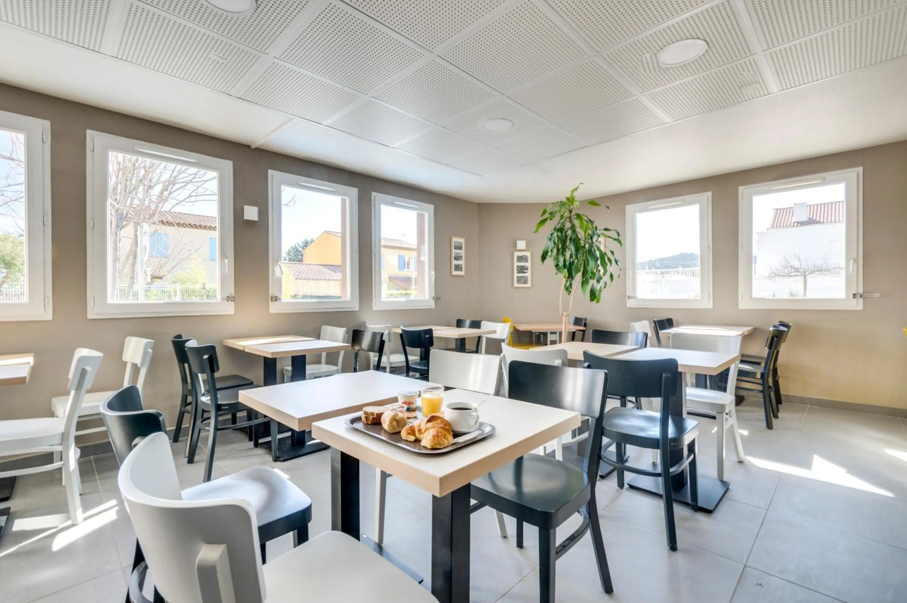 Buffet breakfast in B&B HOTEL Brignoles