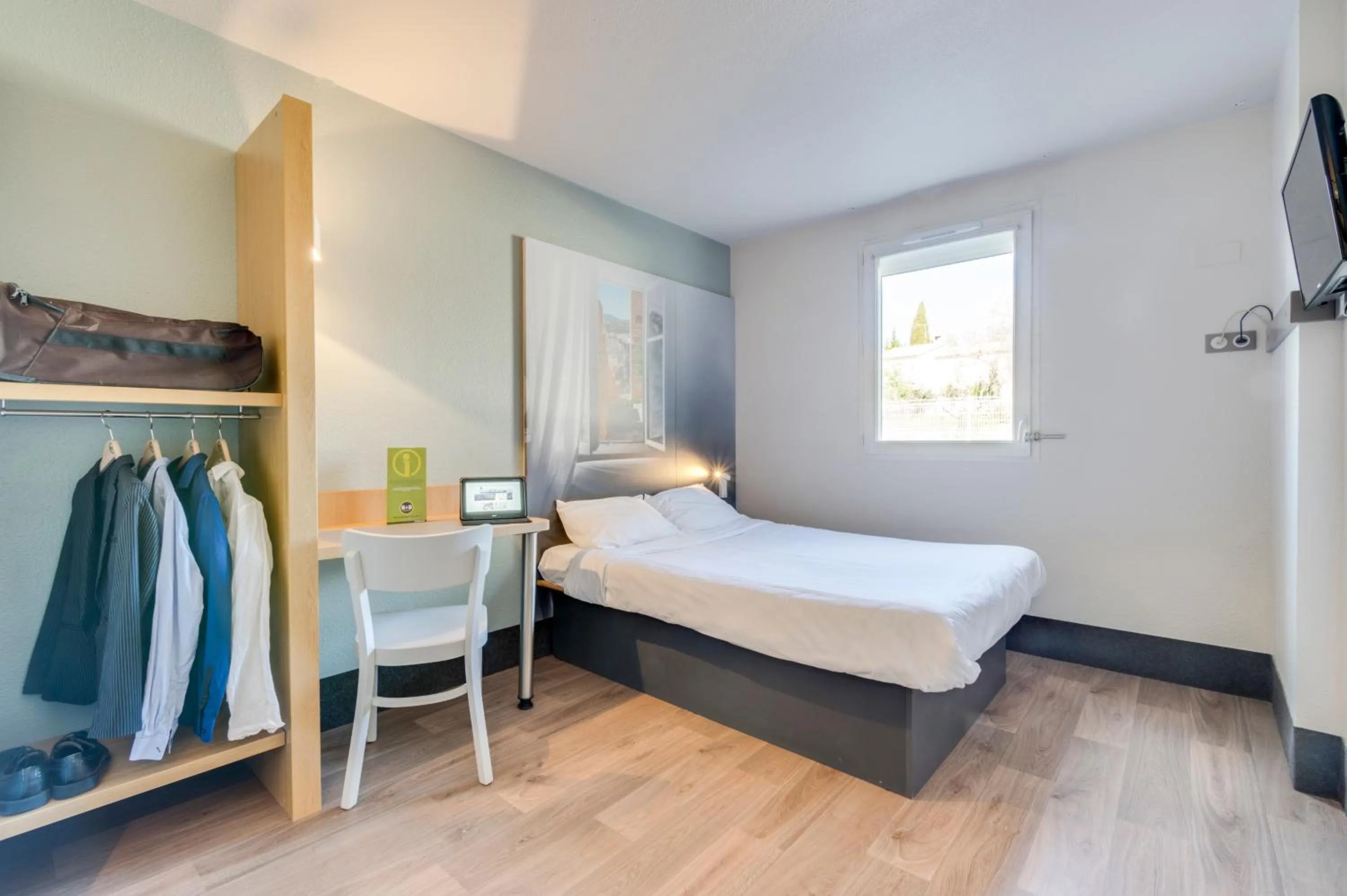 Bedroom, Bed in B&B HOTEL Brignoles