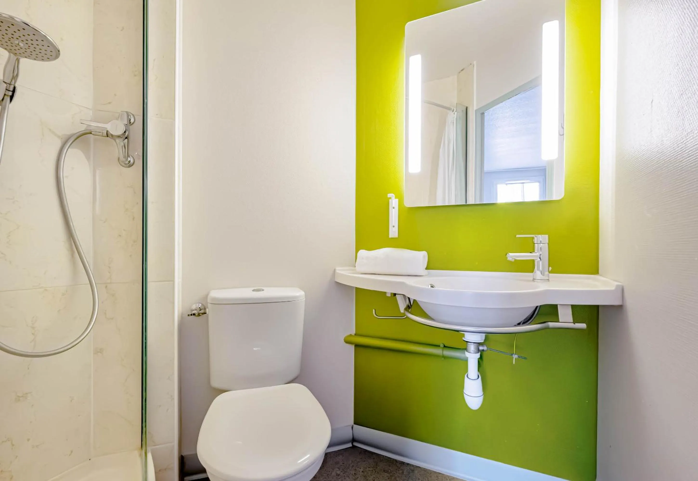 Bathroom in B&B HOTEL Brignoles