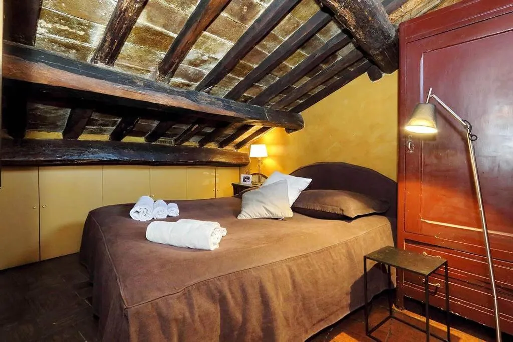 Bed in Spectacular Luxury Flat in Trastevere