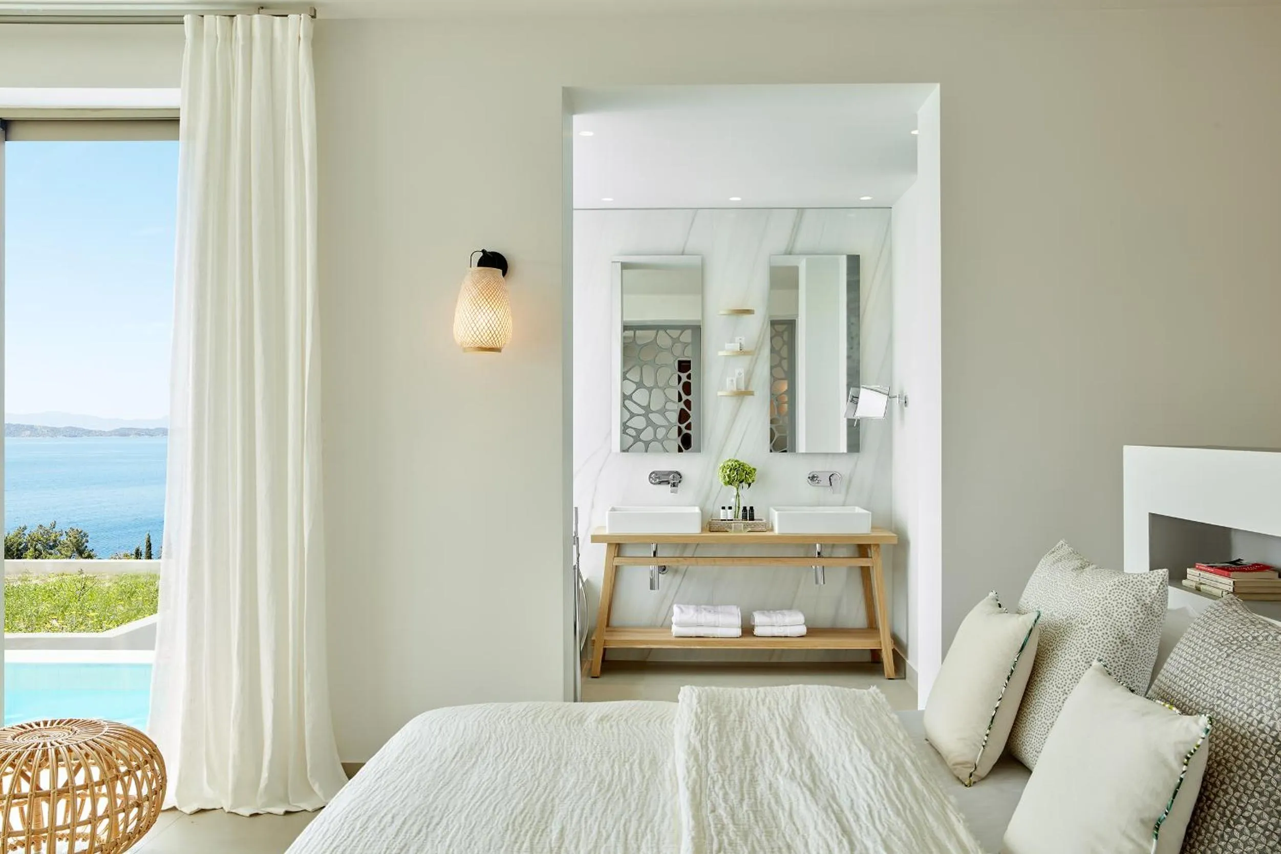 Bedroom, Bed in Eagles Villas - Small Luxury Hotels of The World