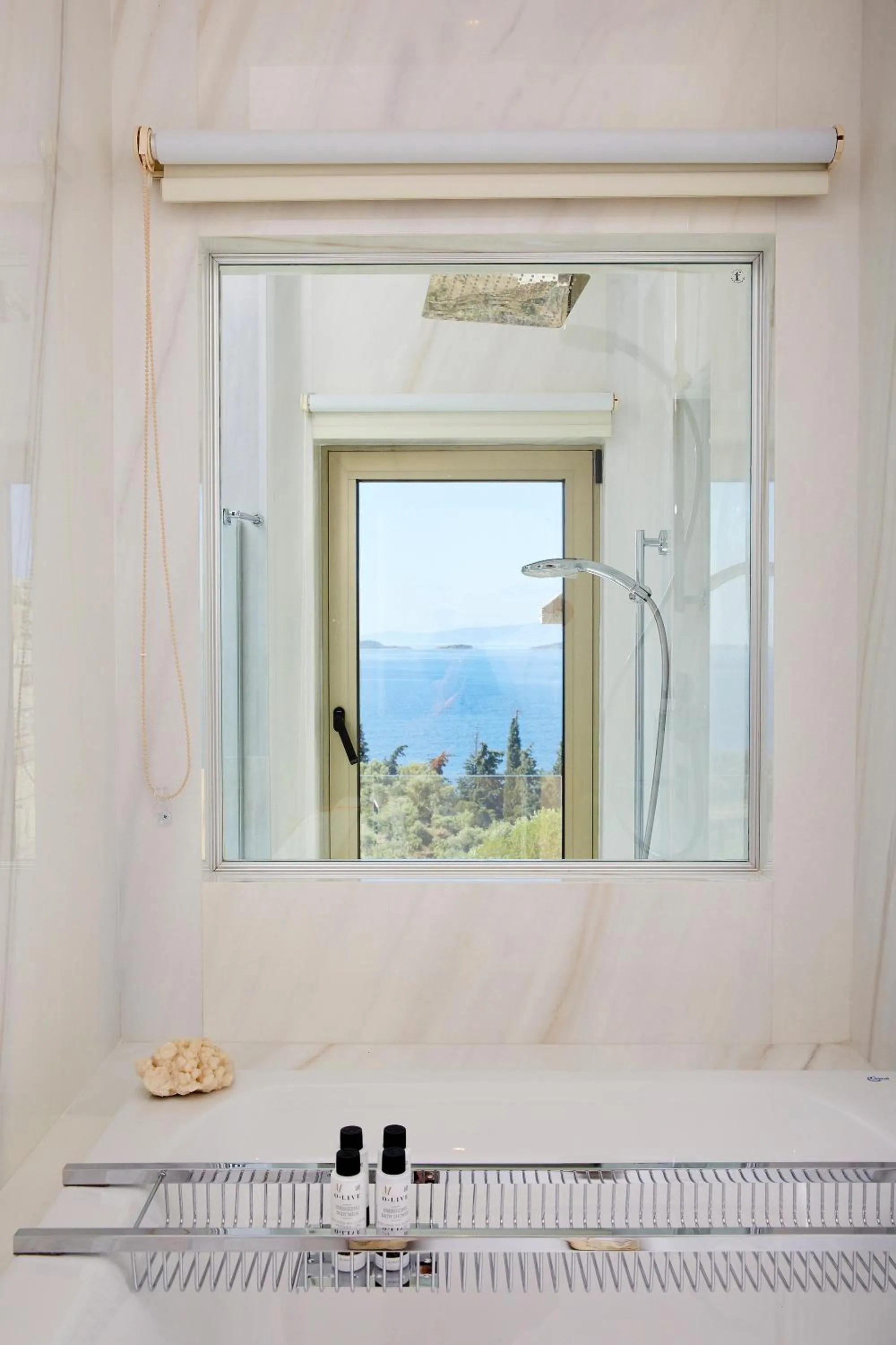 Shower in Eagles Villas - Small Luxury Hotels of The World
