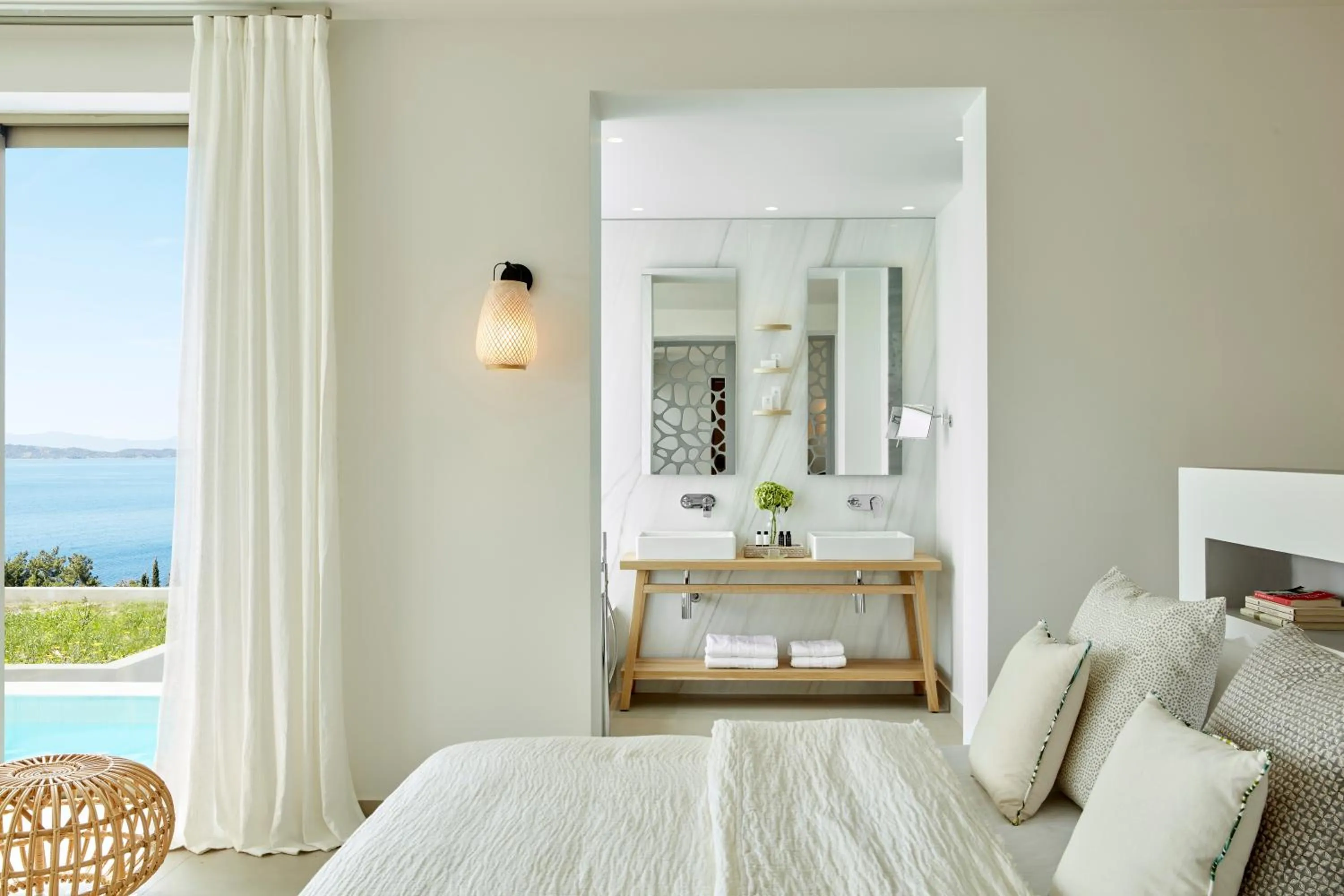 Bed in Eagles Villas - Small Luxury Hotels of The World