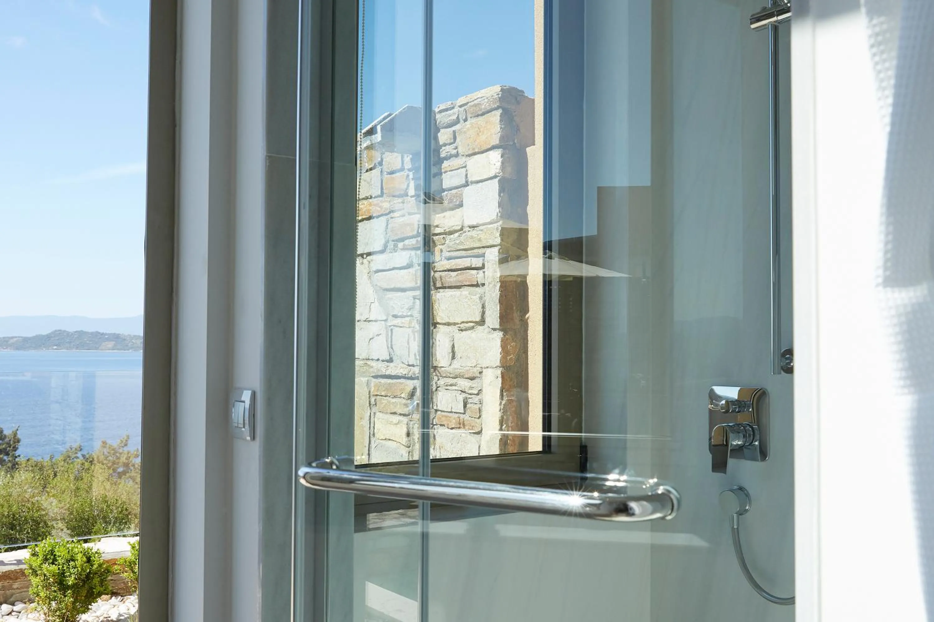 Shower in Eagles Villas - Small Luxury Hotels of The World