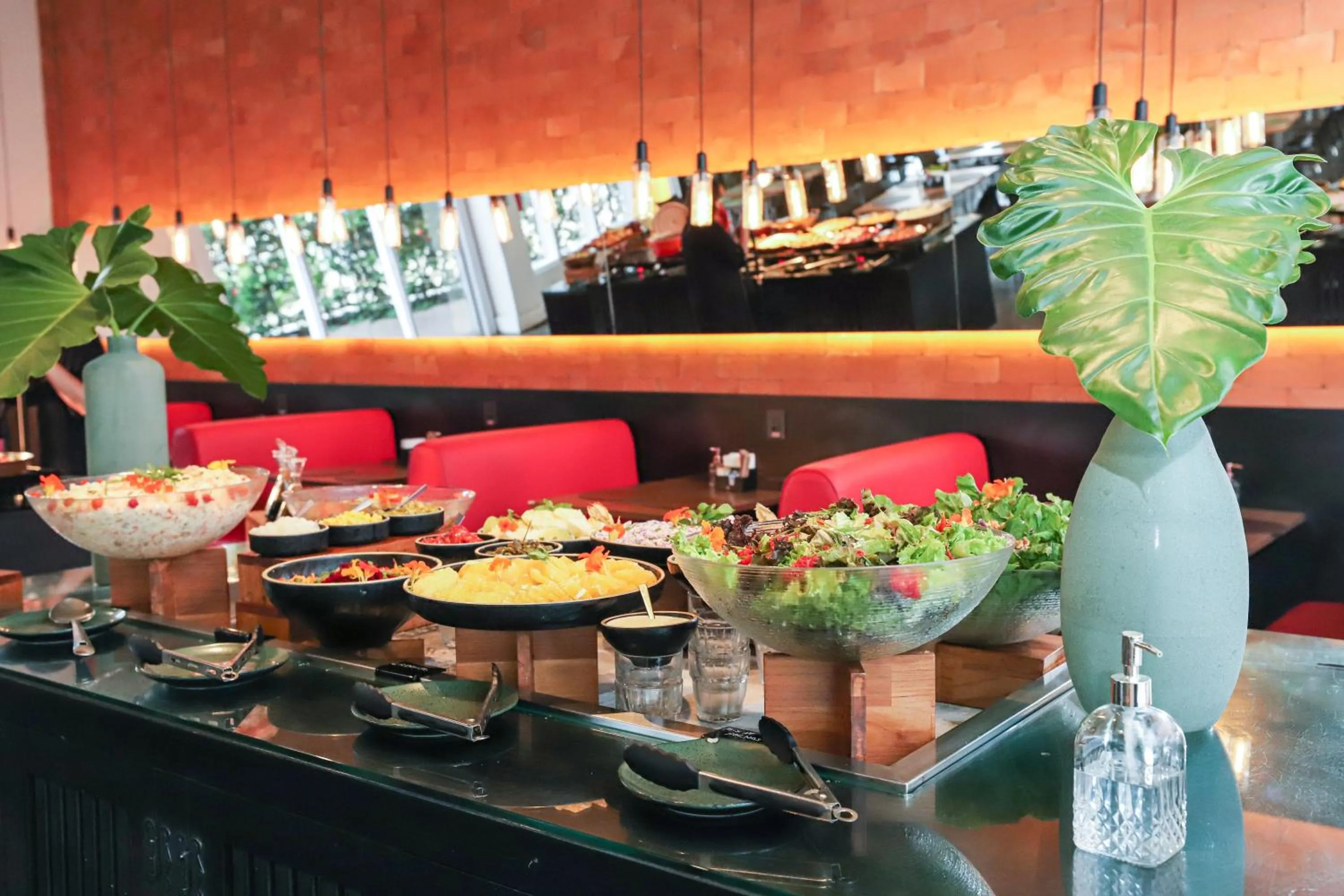 Food in Ramada by Wyndham Campinas Viracopos