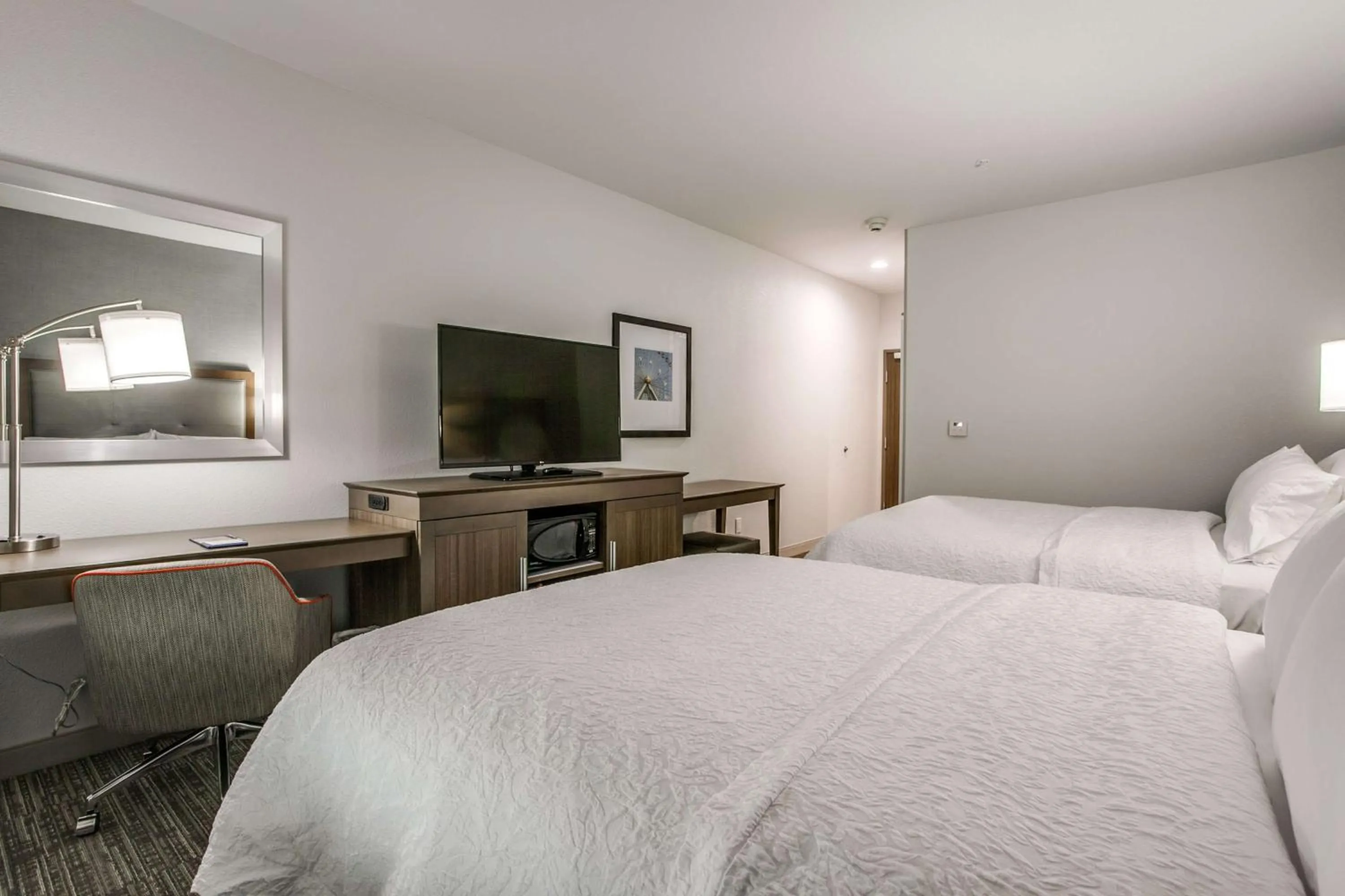 Bed in Hampton Inn & Suites Dallas-Central Expy/North Park Area