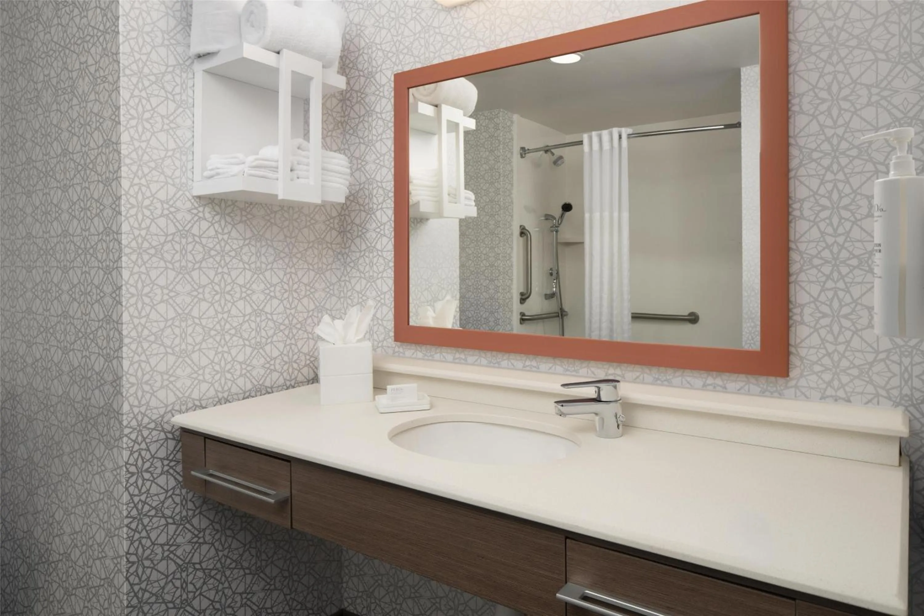 Bathroom in Hampton Inn & Suites Yonkers - Westchester