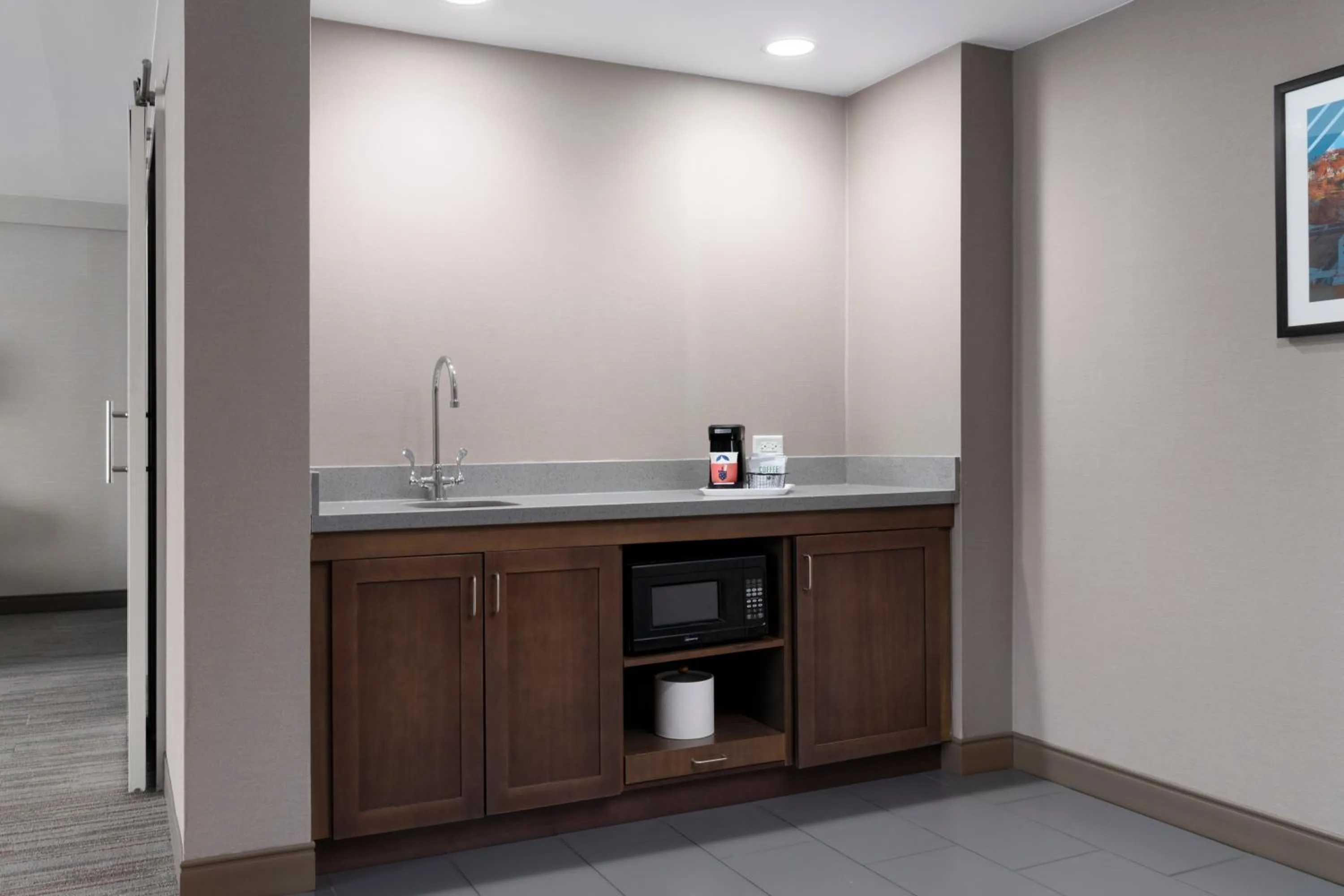 Hampton Inn & Suites Yonkers - Westchester