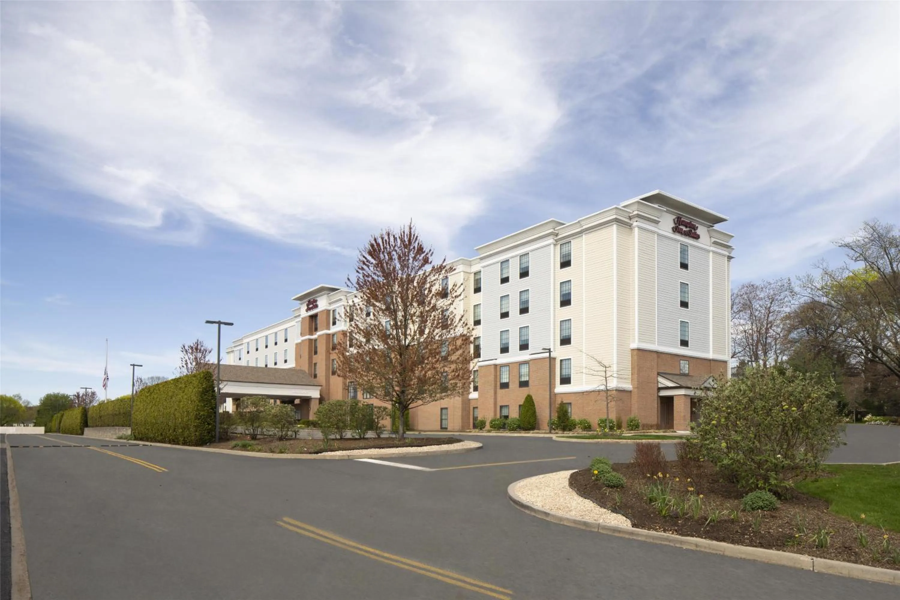Property building in Hampton Inn & Suites Yonkers - Westchester