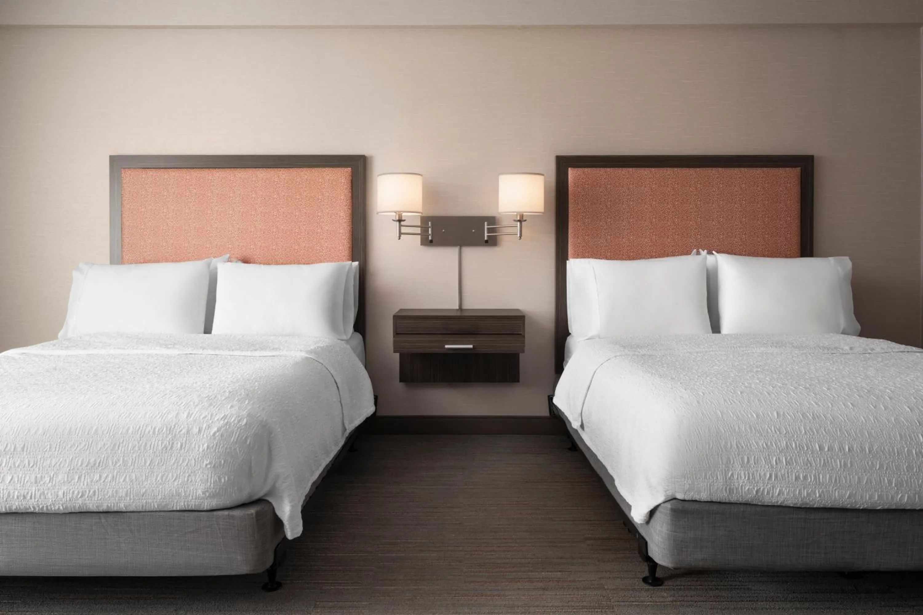 Bed in Hampton Inn & Suites Yonkers - Westchester