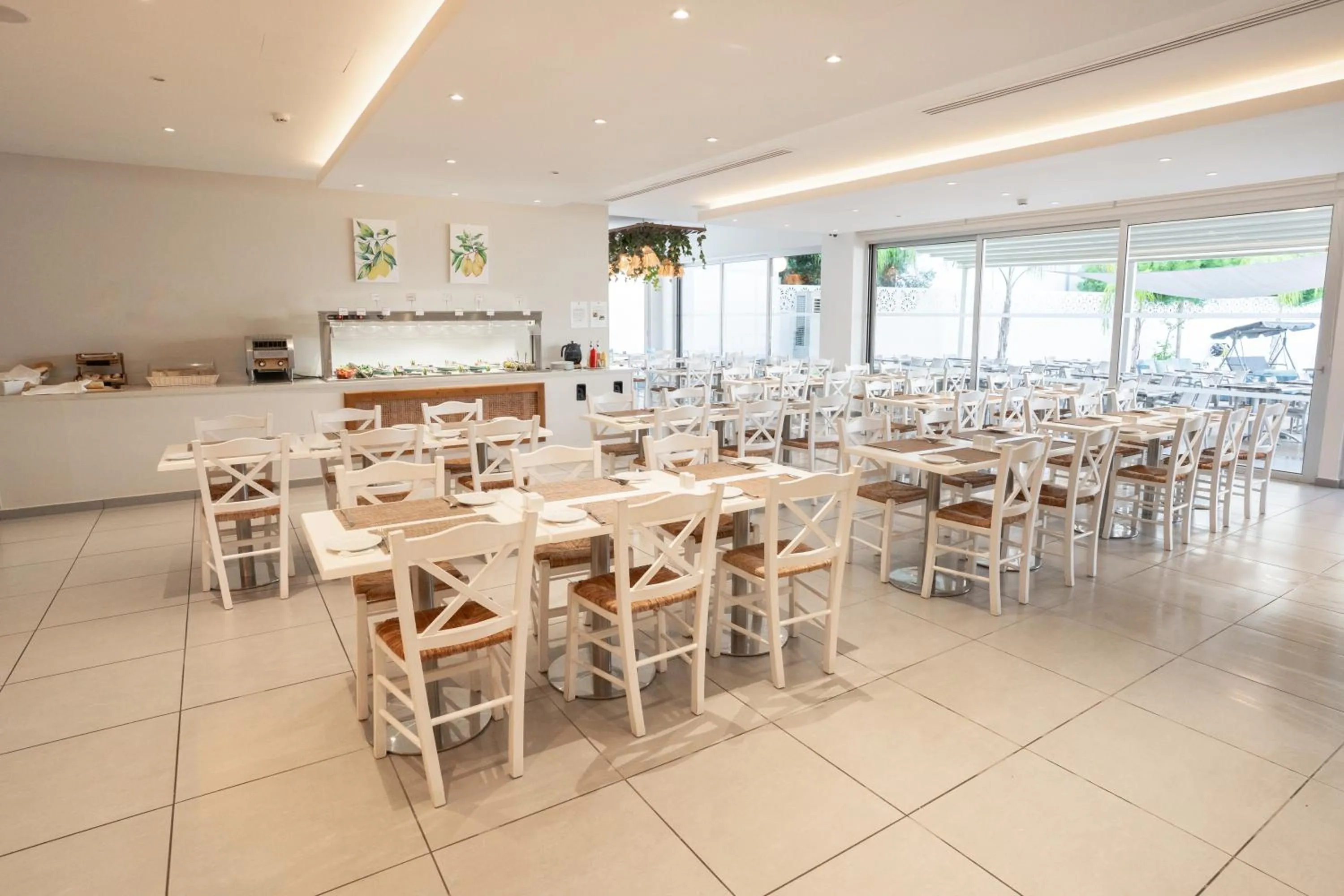 Restaurant/places to eat in Gaia Sun N Blue Hotel