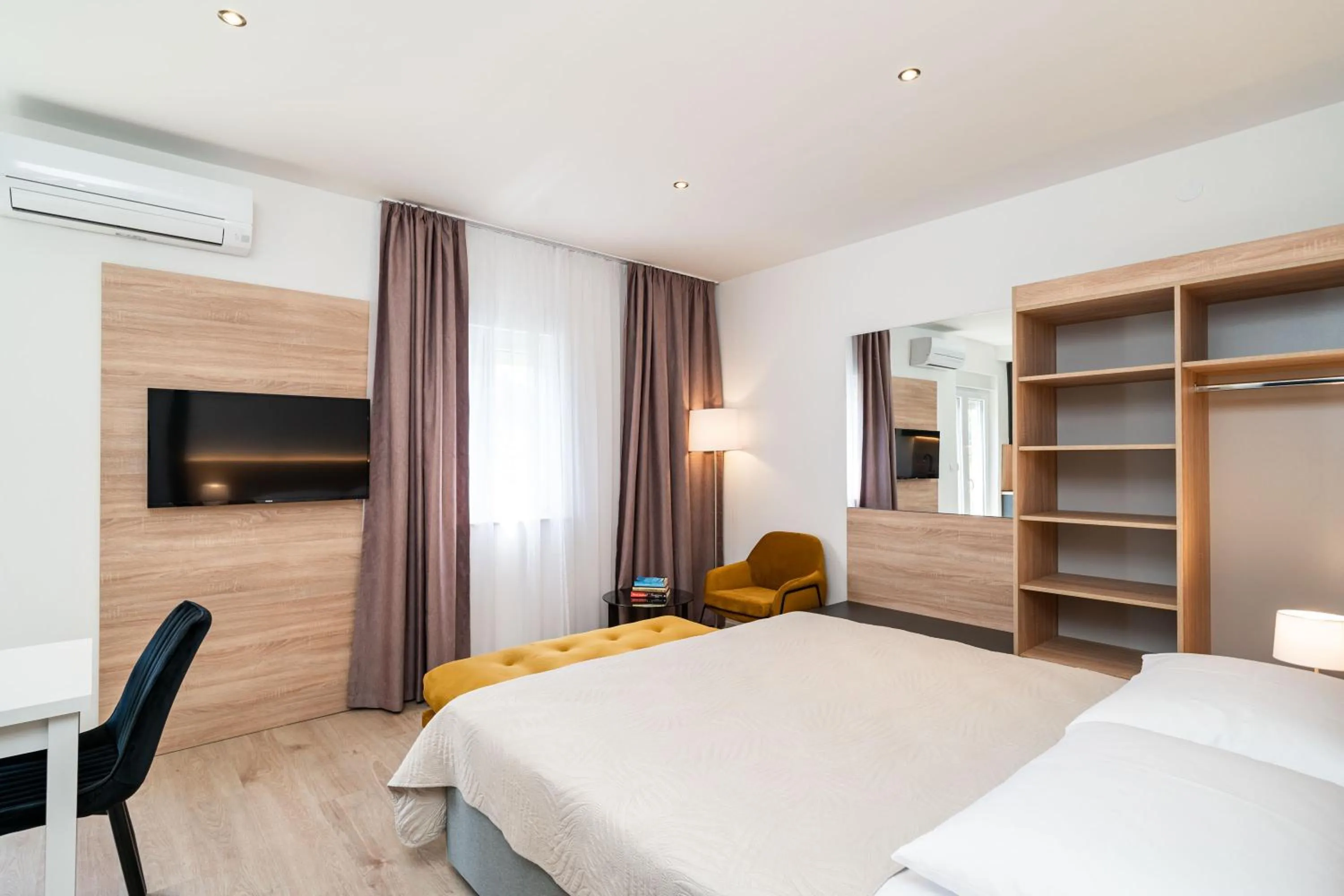 TV and multimedia, Bed in Bacan Serviced Apartments