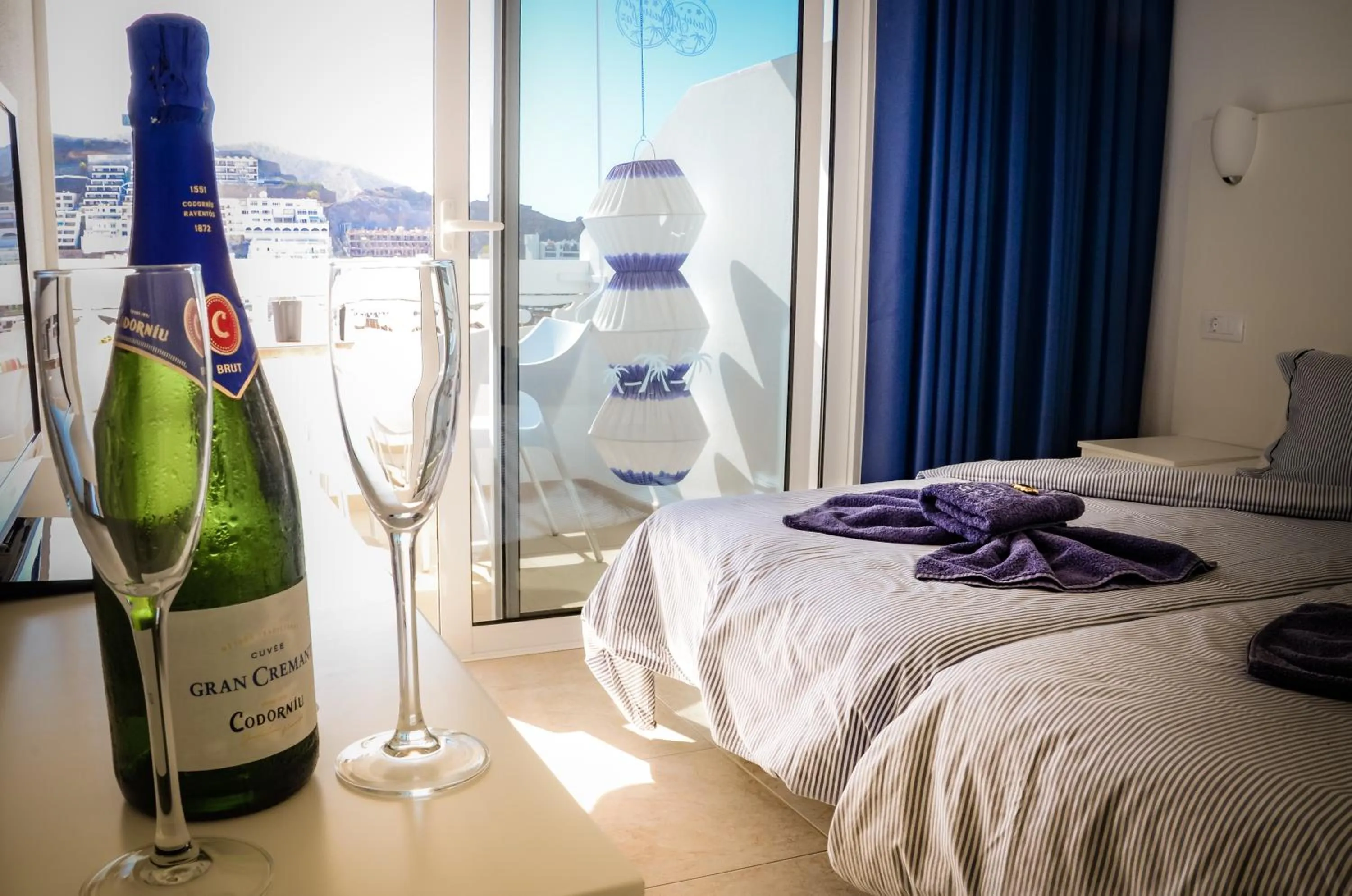 Bedroom, Bed in Calypso Oasis Apartments