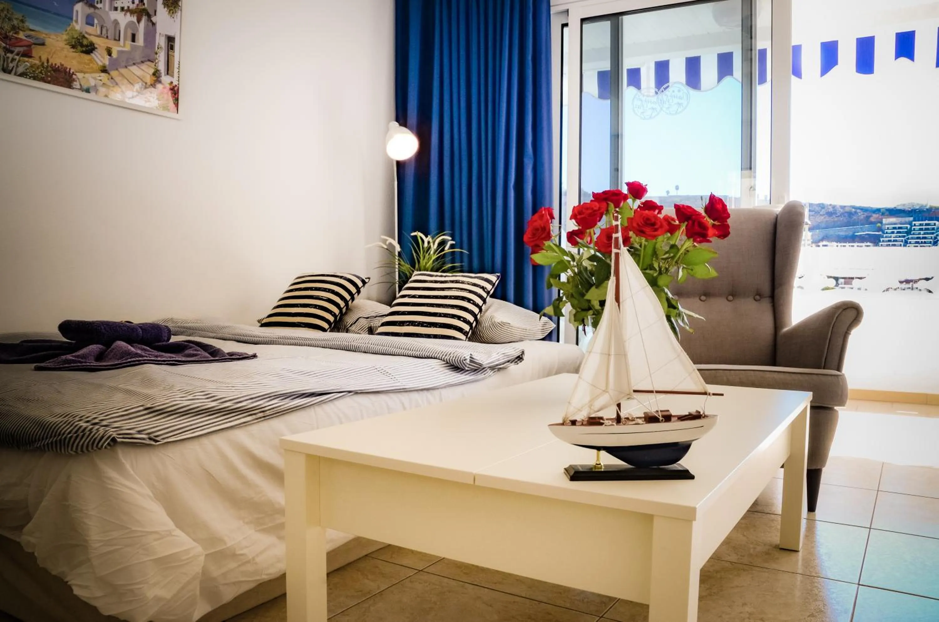 Living room, Bed in Calypso Oasis Apartments