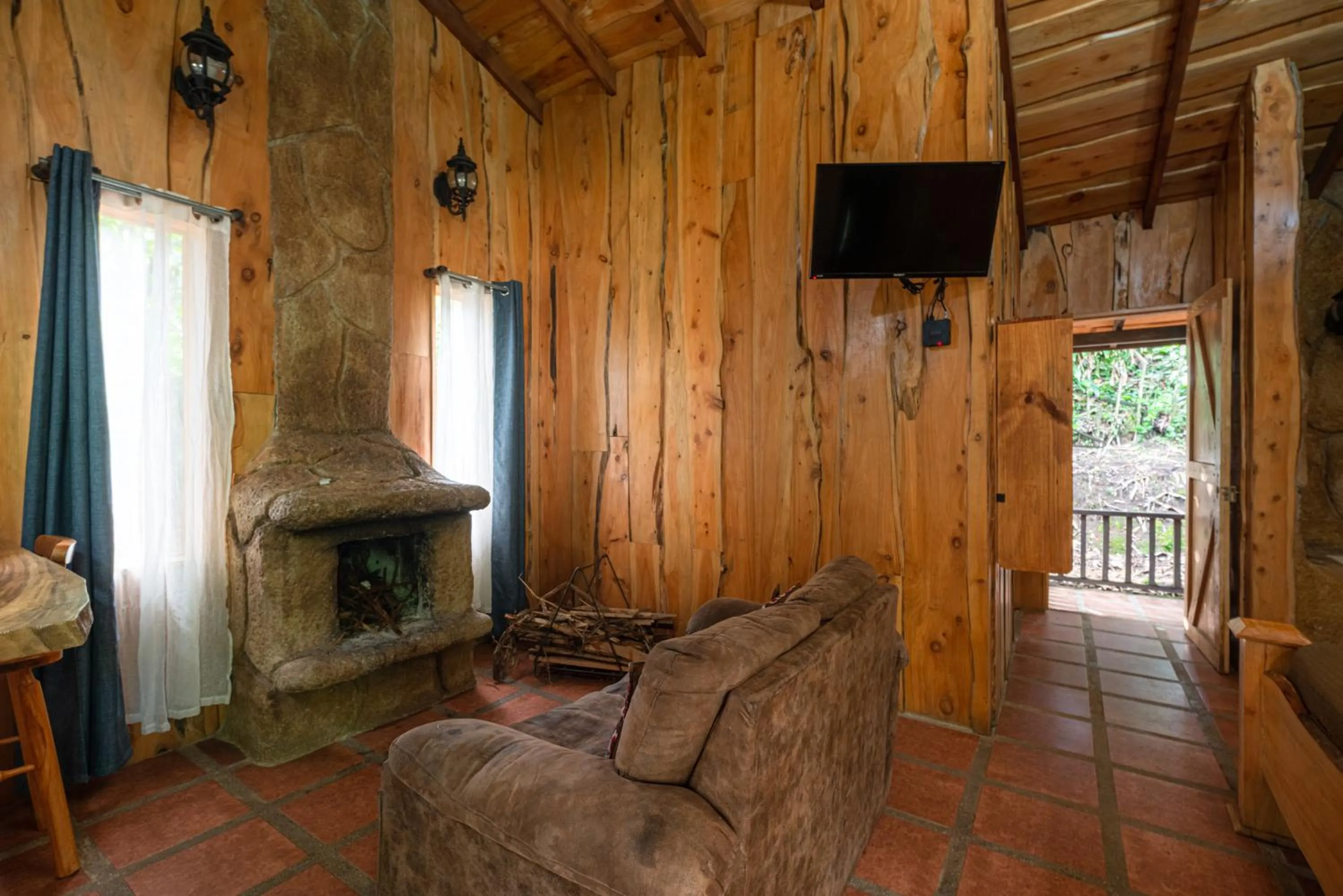 TV and multimedia in Hotel & Spa Escondite de la Montaña